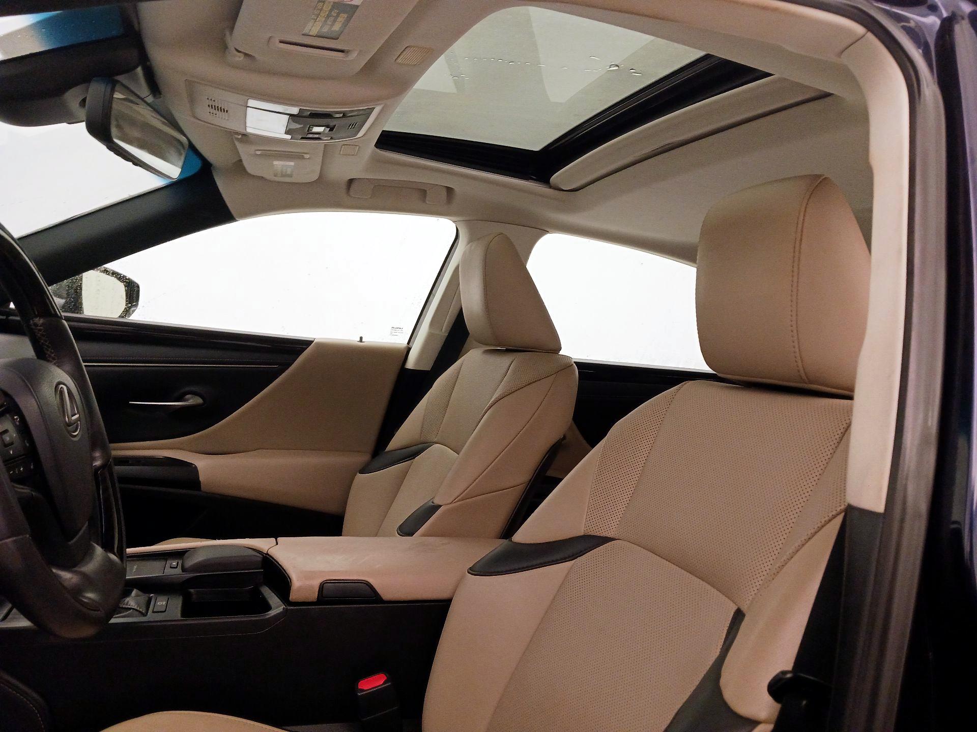 Thumbnail: 2021 Lexus ES - 20