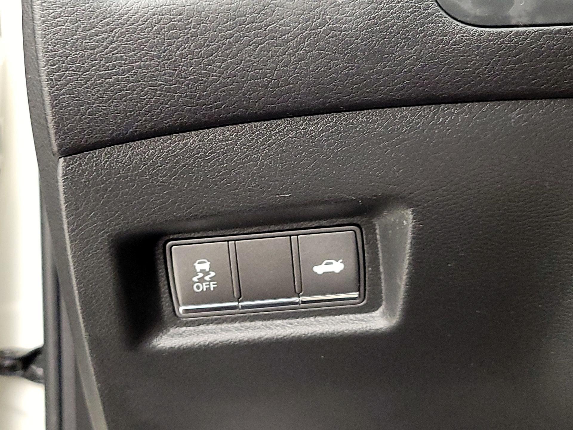 Thumbnail: 2017 INFINITI Q60 - 13