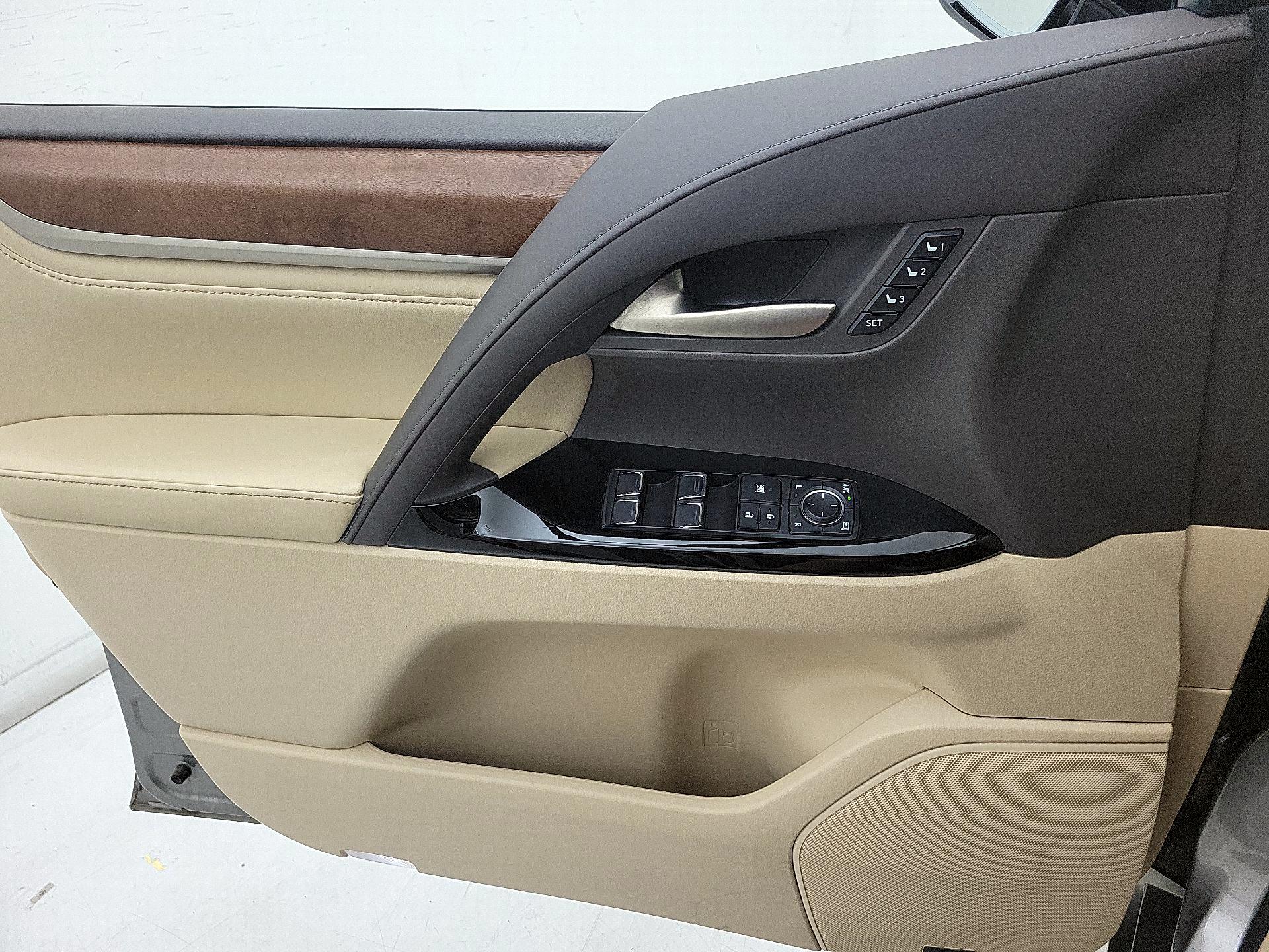 Thumbnail: 2020 Lexus LX - 12