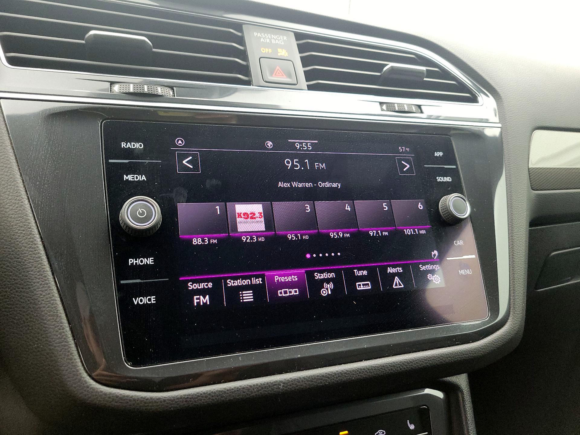 Thumbnail: 2022 Volkswagen Tiguan - 15