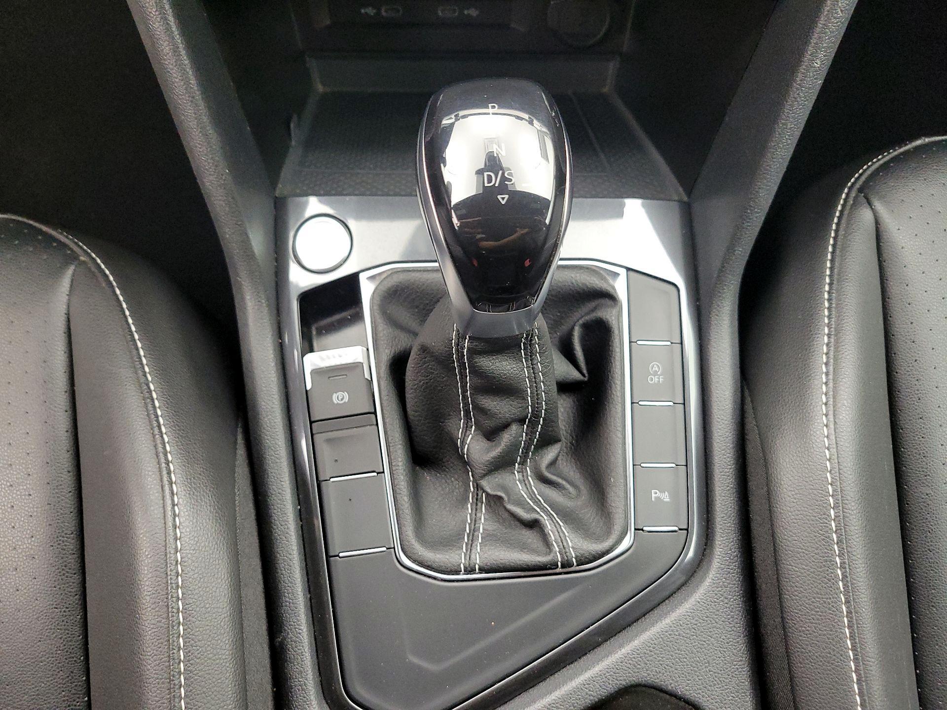 Thumbnail: 2022 Volkswagen Tiguan - 17