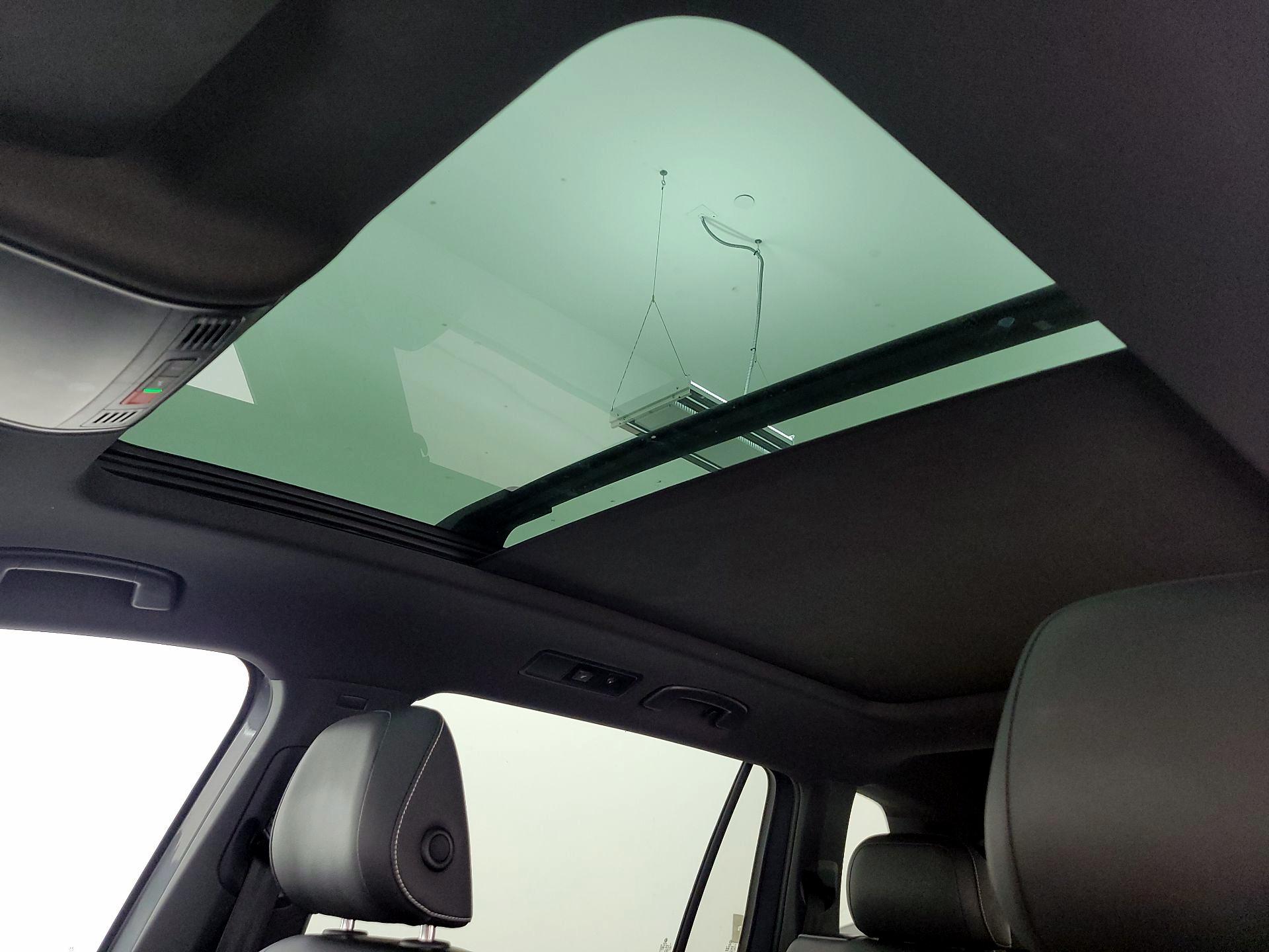 Thumbnail: 2022 Volkswagen Tiguan - 19