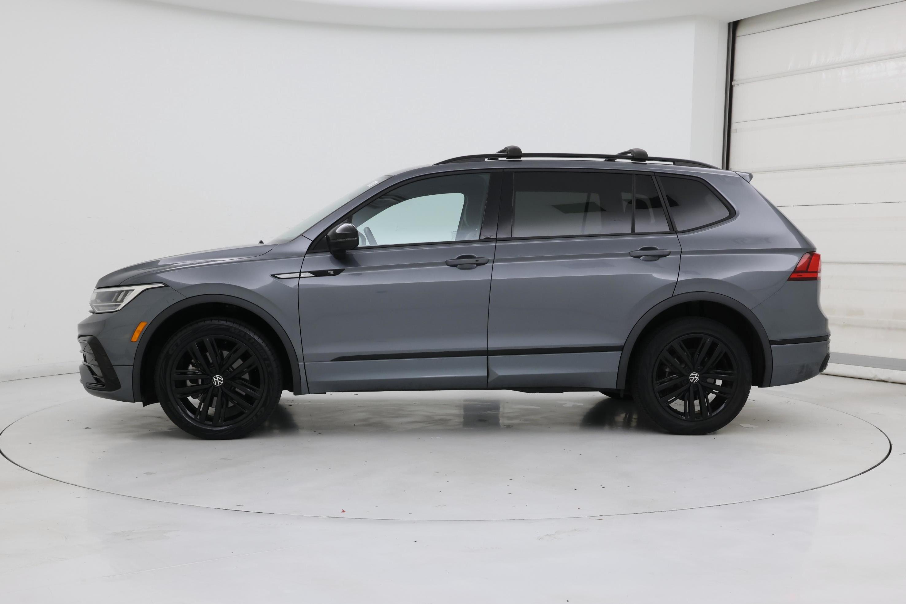 Thumbnail: 2022 Volkswagen Tiguan - 3