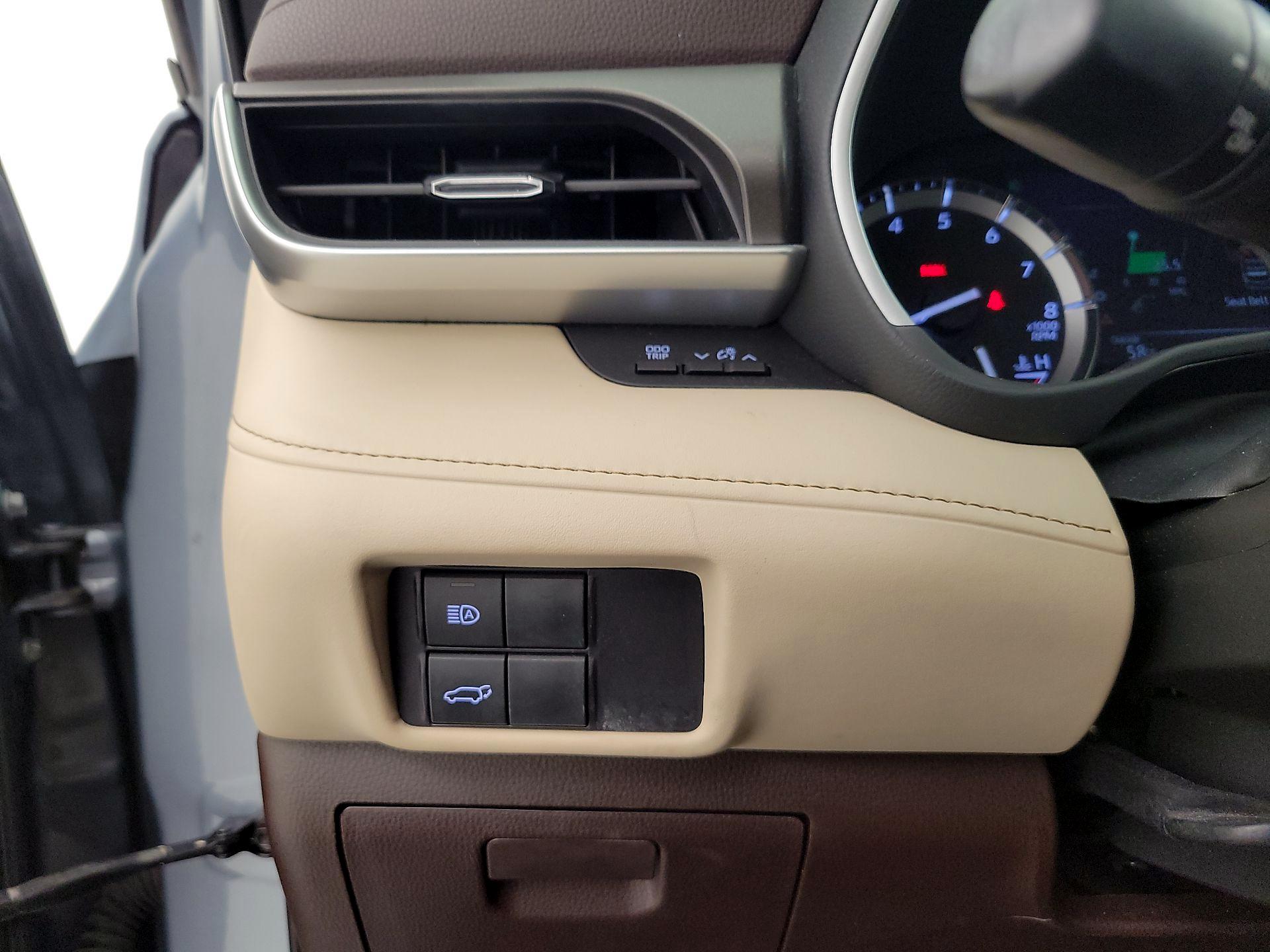 Thumbnail: 2020 Toyota Highlander - 13