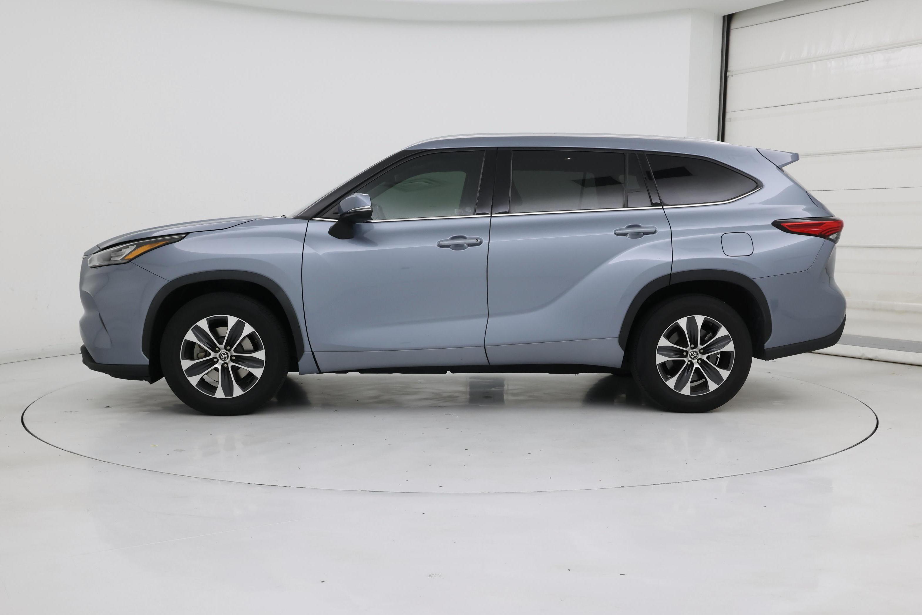 Thumbnail: 2020 Toyota Highlander - 3