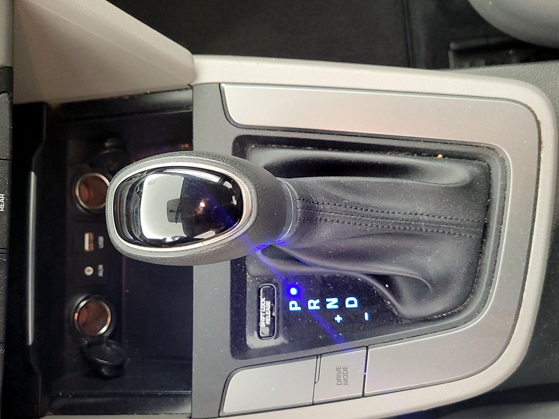 Thumbnail: 2018 Hyundai Elantra - 16