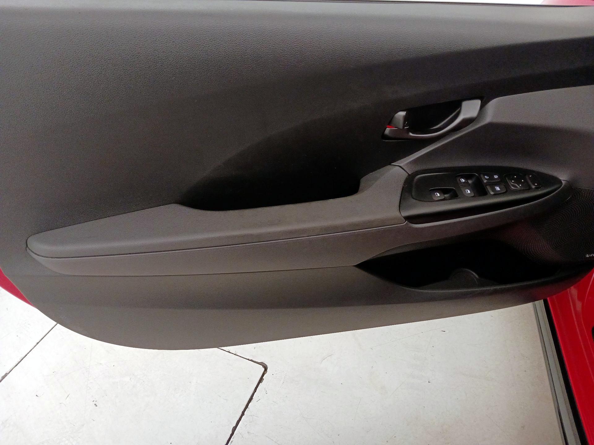 Thumbnail: 2020 Hyundai Veloster - 12