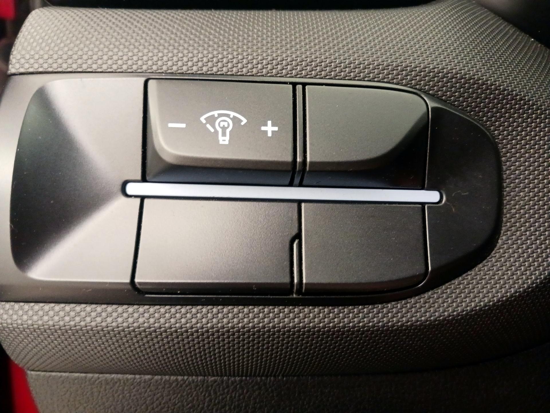 Thumbnail: 2020 Hyundai Veloster - 13