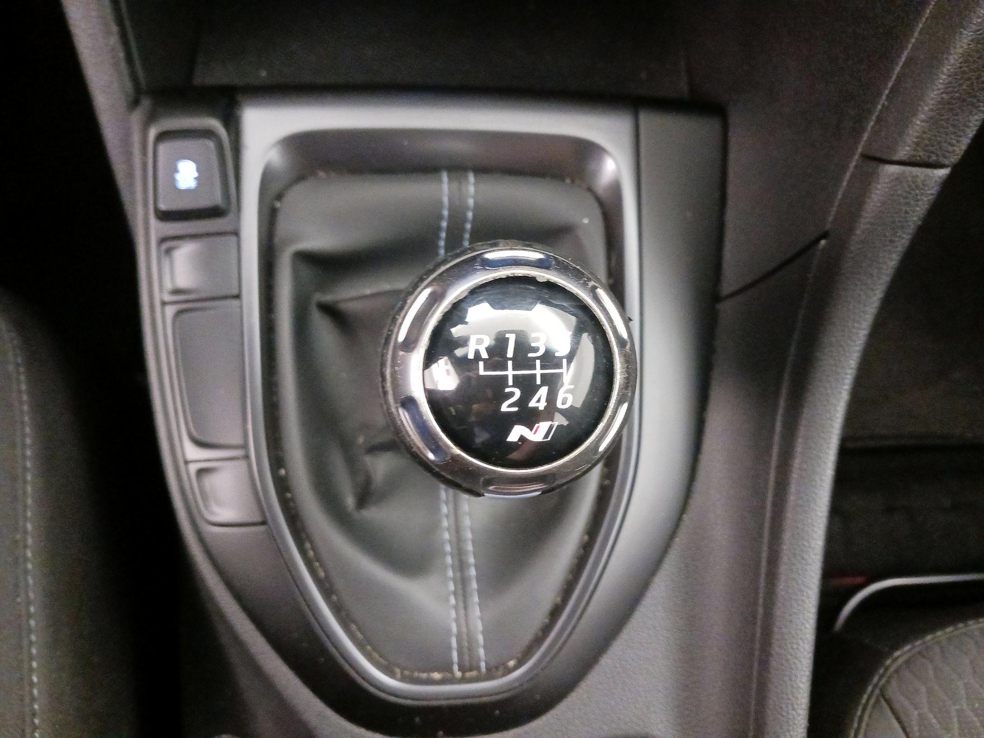 Thumbnail: 2020 Hyundai Veloster - 17