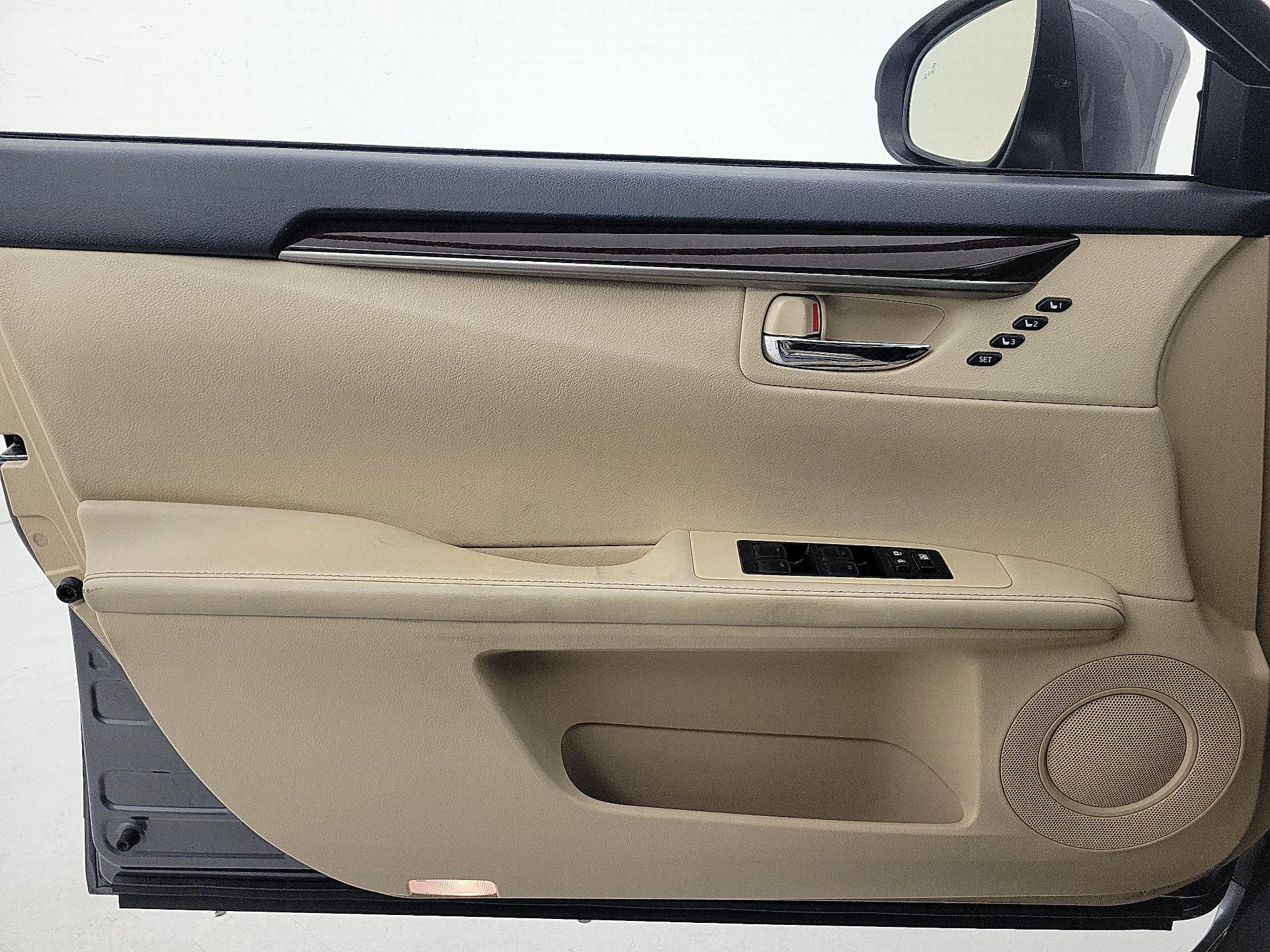 Thumbnail: 2014 Lexus ES - 12