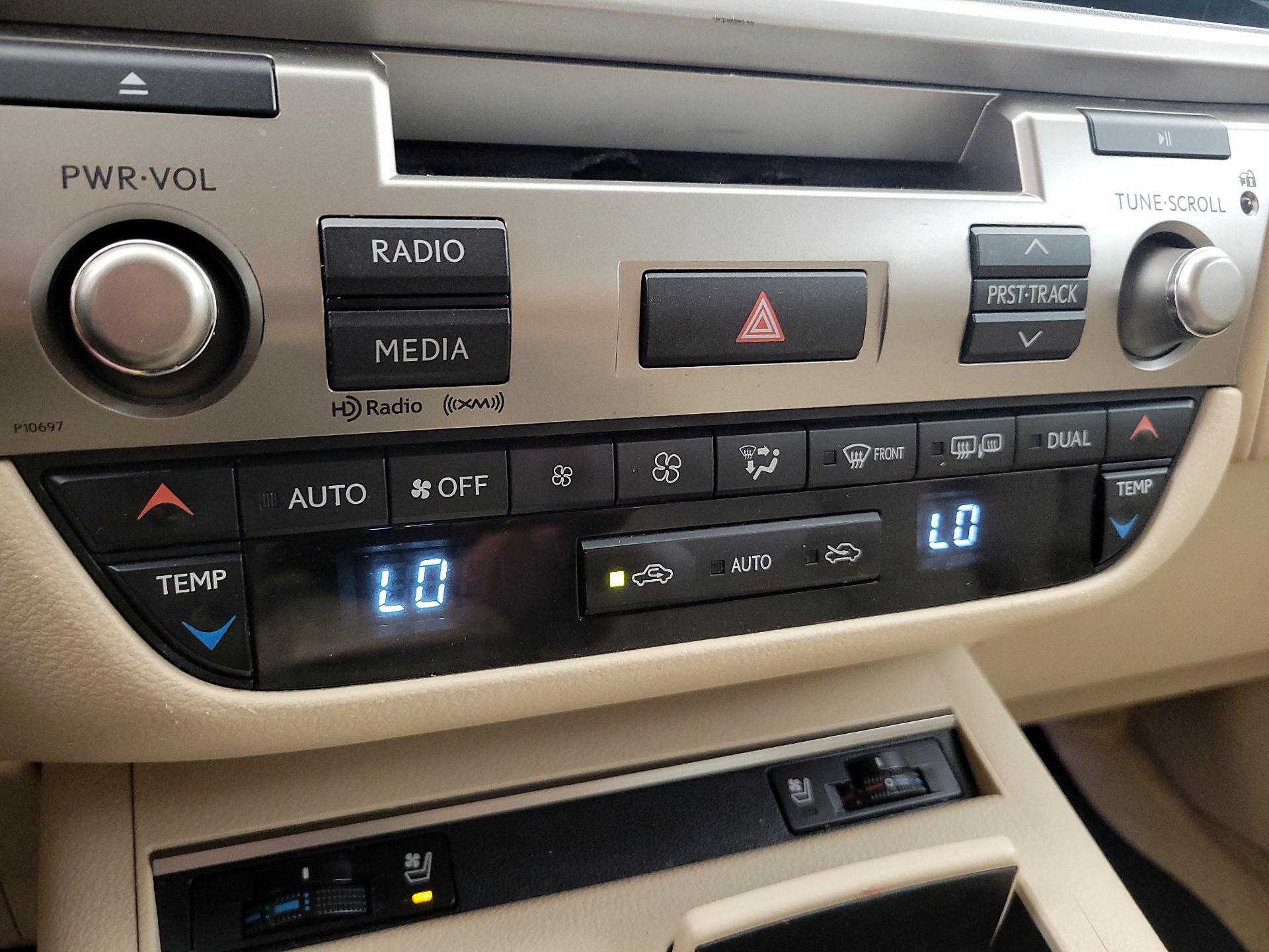 Thumbnail: 2014 Lexus ES - 16