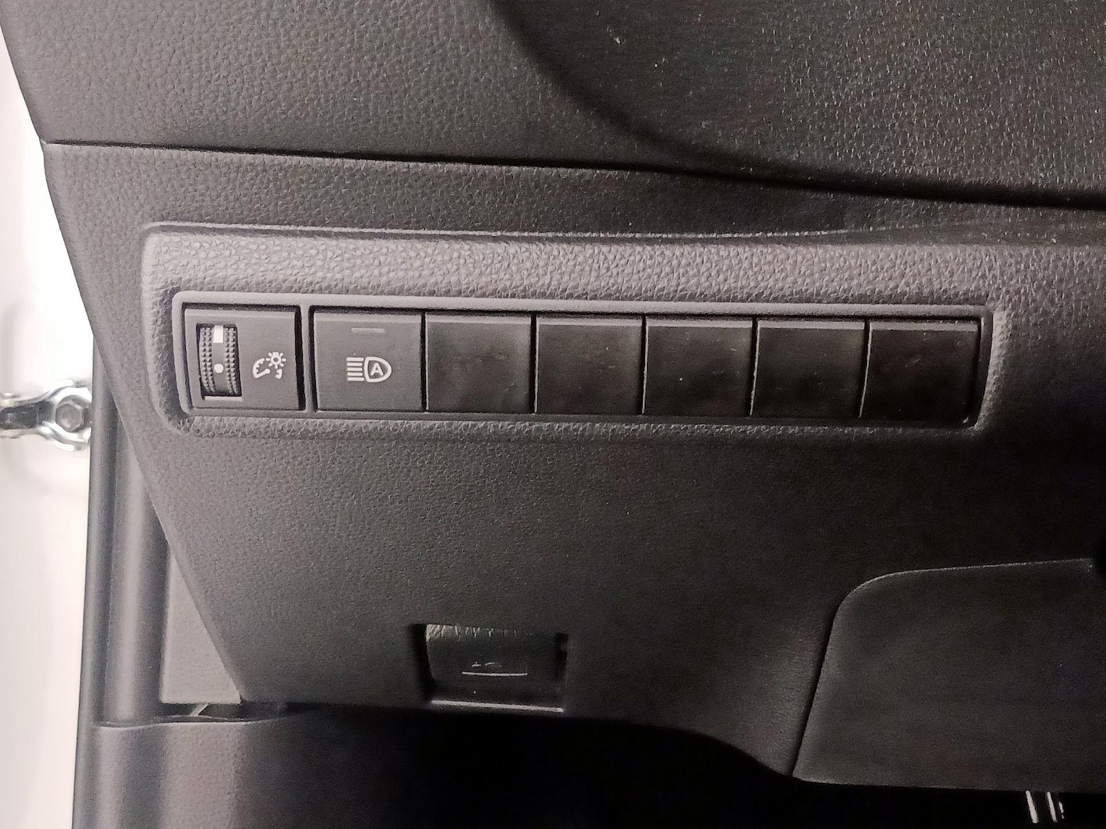 2024 Toyota Corolla LE - Photo 14