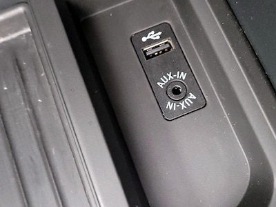 USB/AUX Ports