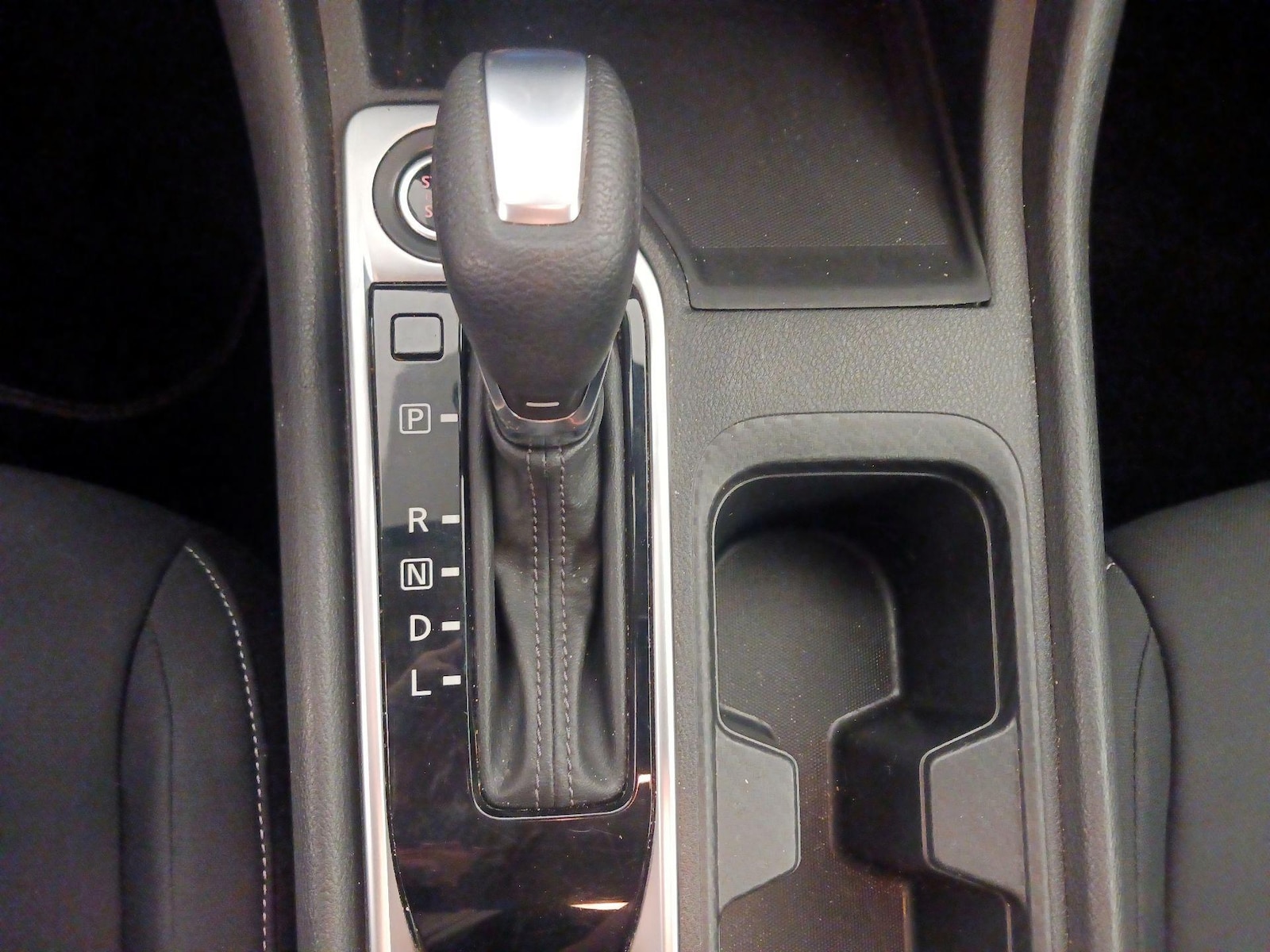 2022 Nissan Sentra SV - Photo 18
