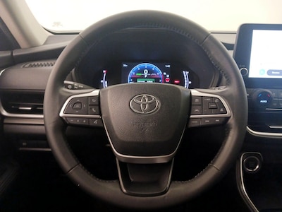 Steering Wheel & Instrument Cluster (On)