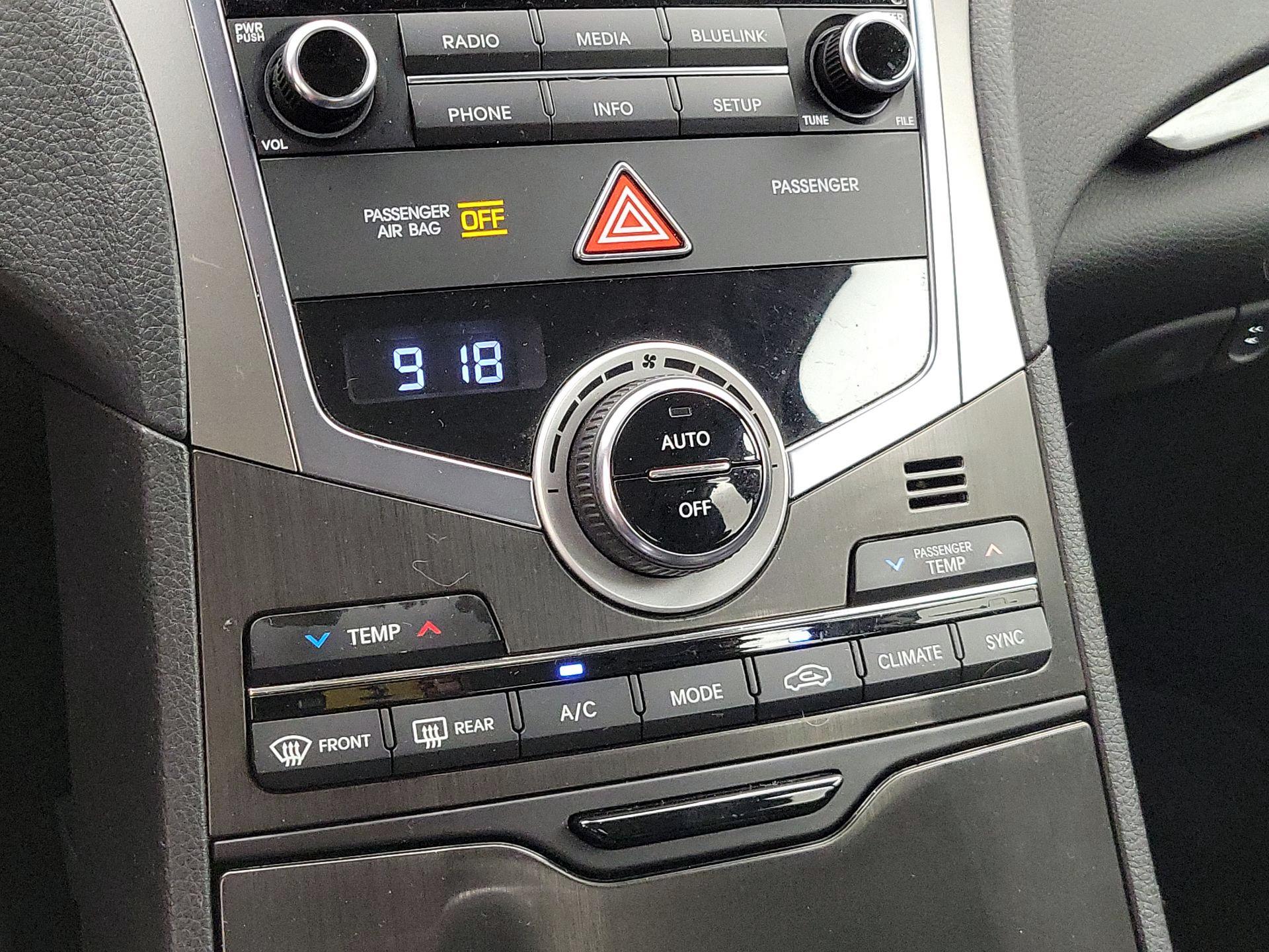Thumbnail: 2016 Hyundai Azera - 16