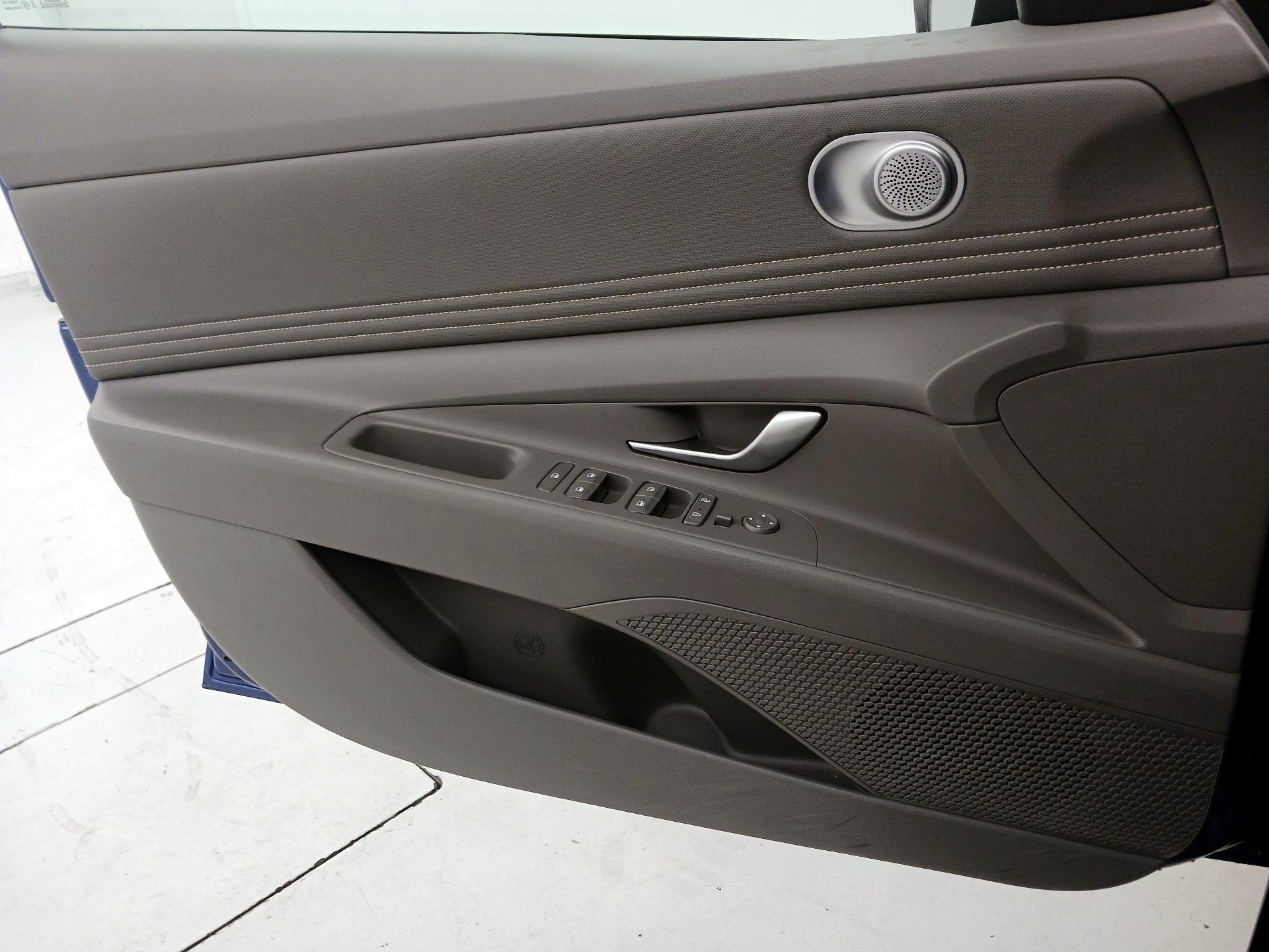 Thumbnail: 2023 Hyundai Elantra - 12