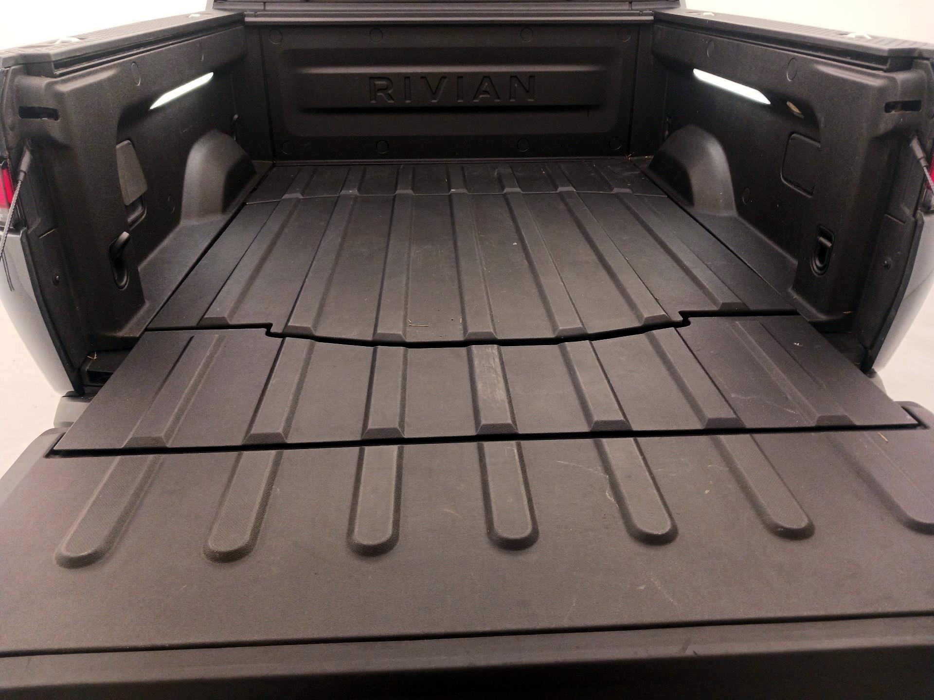 Thumbnail: 2022 Rivian R1T - 19