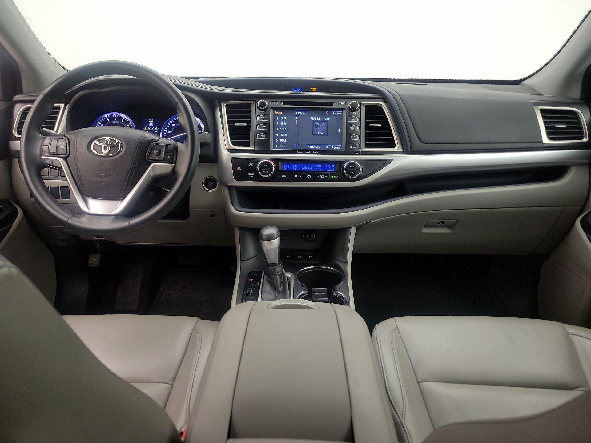 Thumbnail: 2016 Toyota Highlander - 9