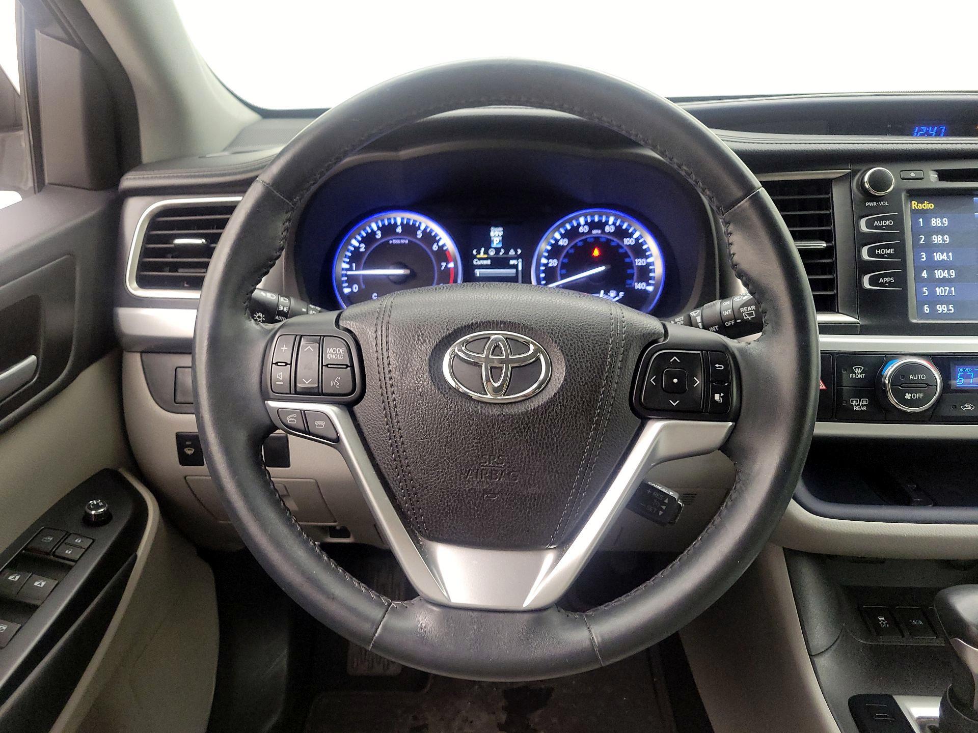 Thumbnail: 2016 Toyota Highlander - 10