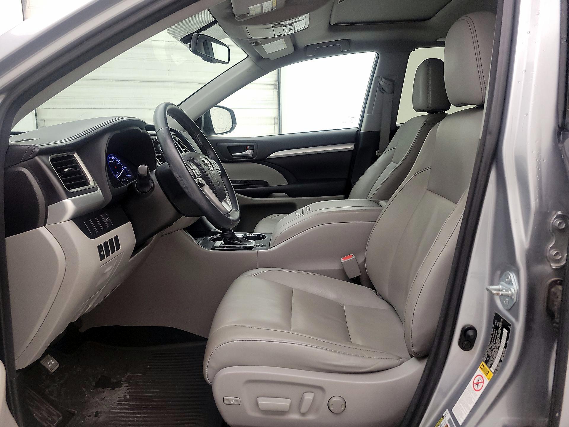 Thumbnail: 2016 Toyota Highlander - 11
