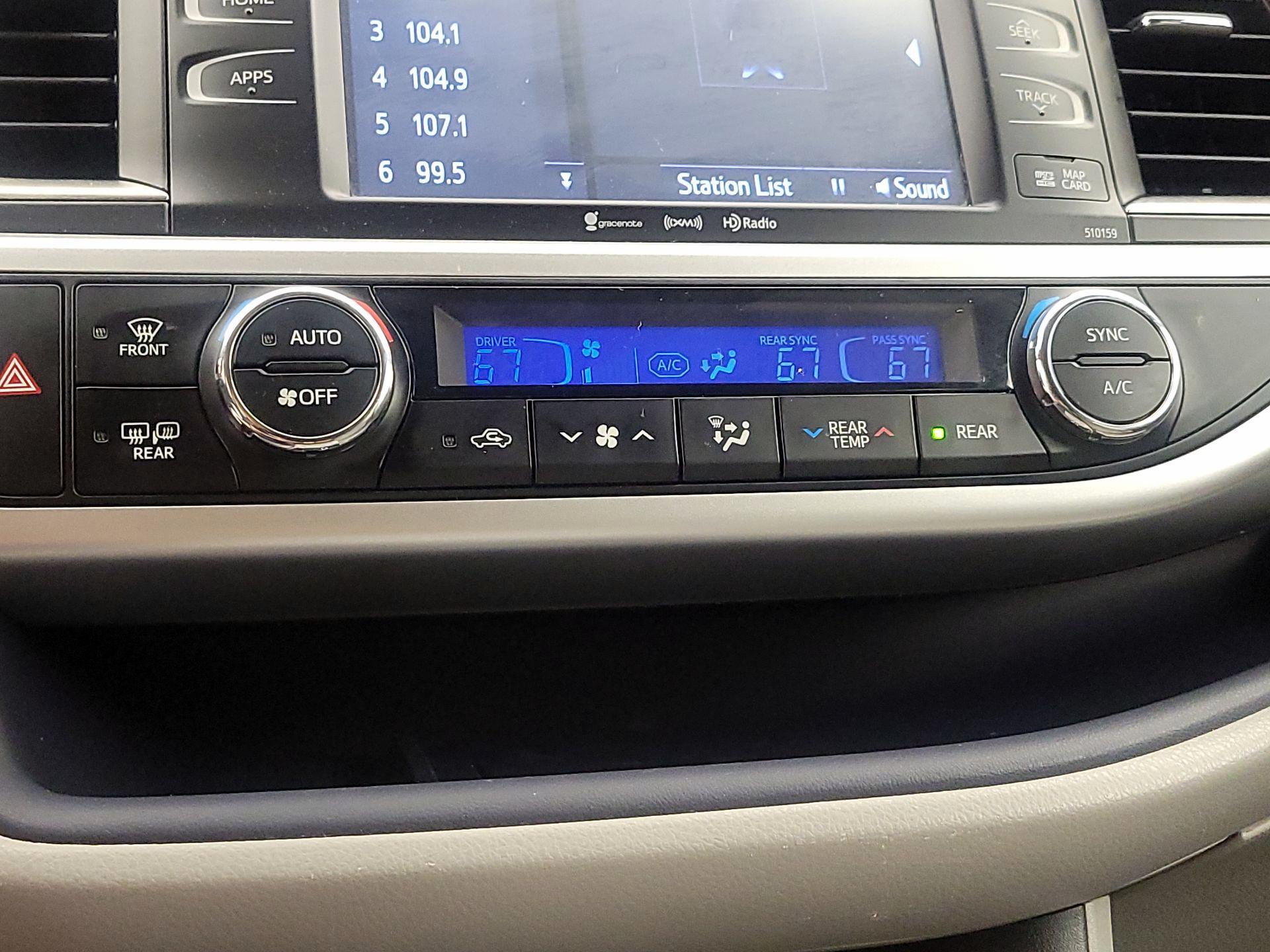 Thumbnail: 2016 Toyota Highlander - 16
