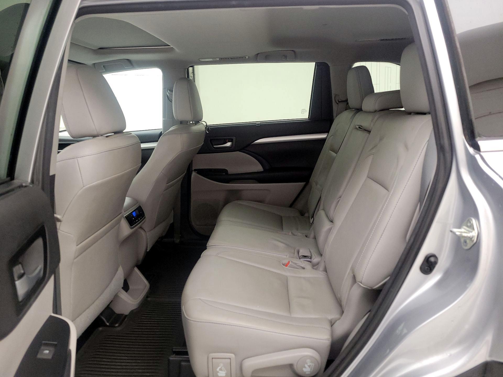 Thumbnail: 2016 Toyota Highlander - 19