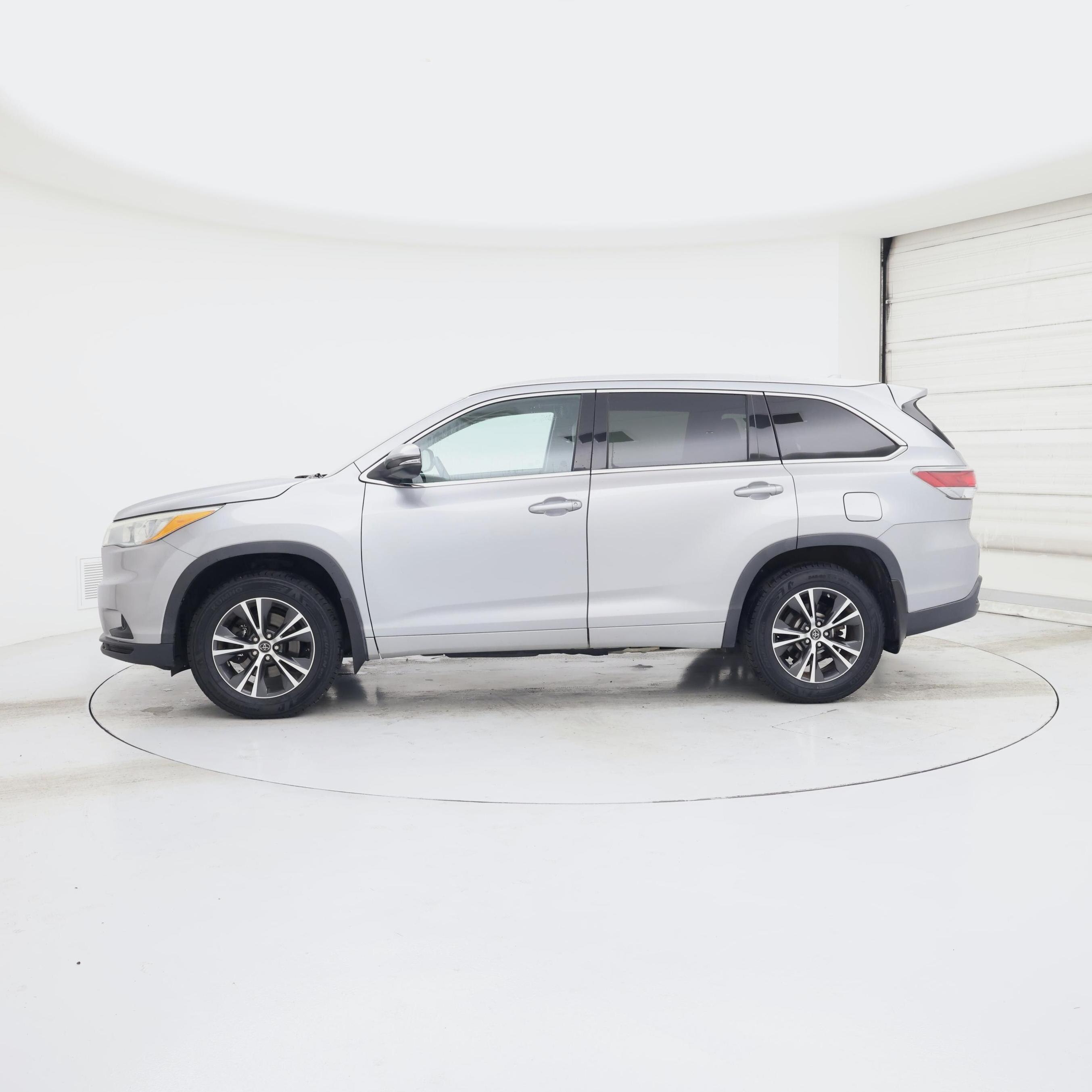Thumbnail: 2016 Toyota Highlander - 3