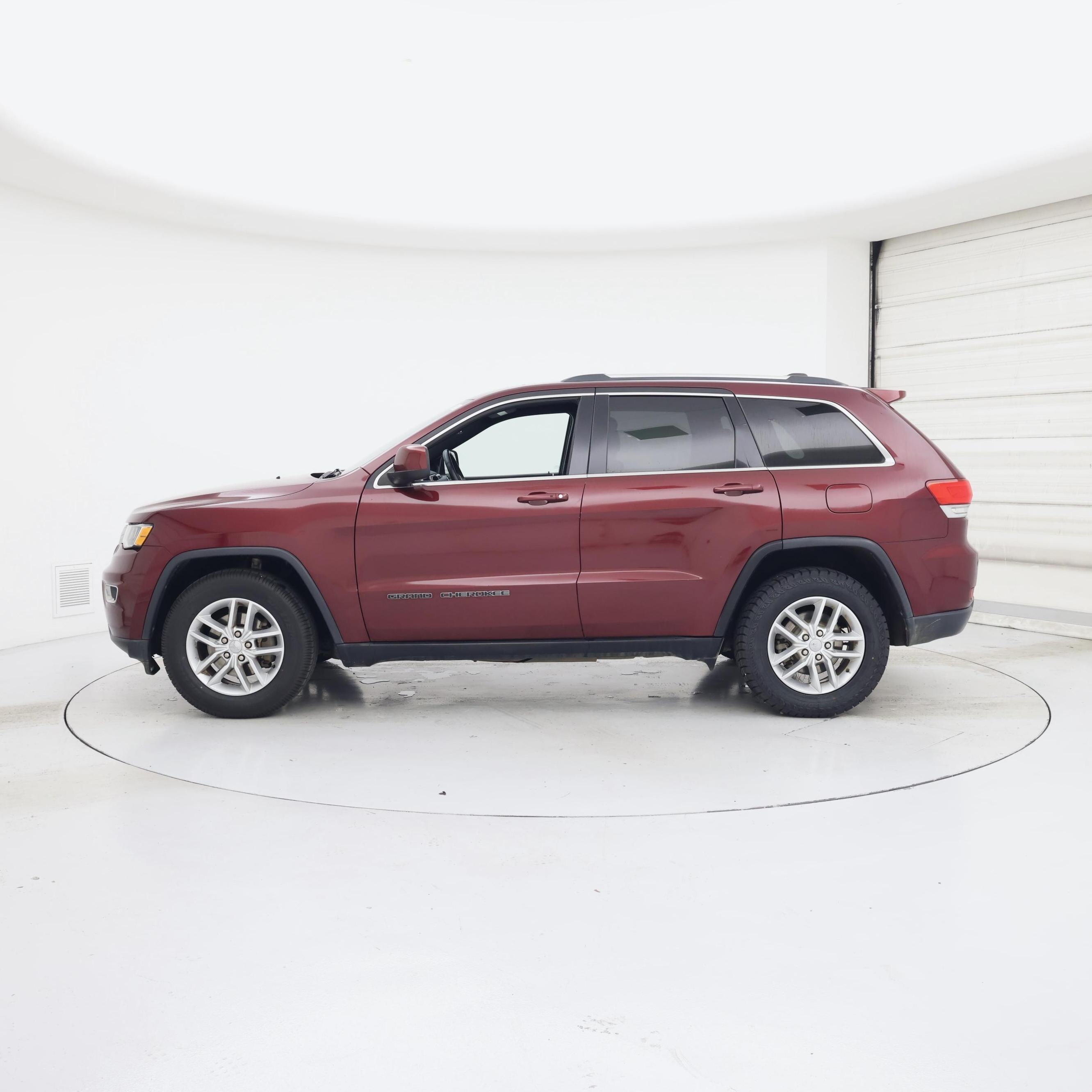 Thumbnail: 2017 Jeep Grand Cherokee - 3