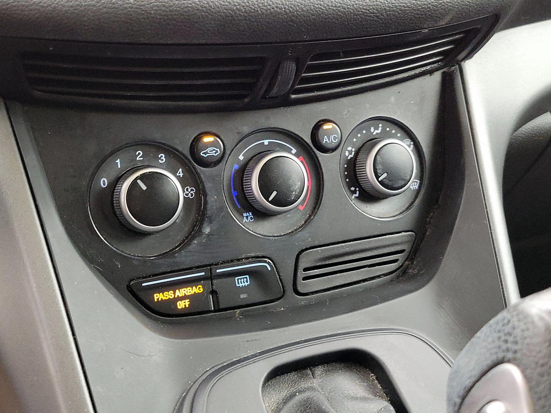 Thumbnail: 2015 Ford Escape - 16