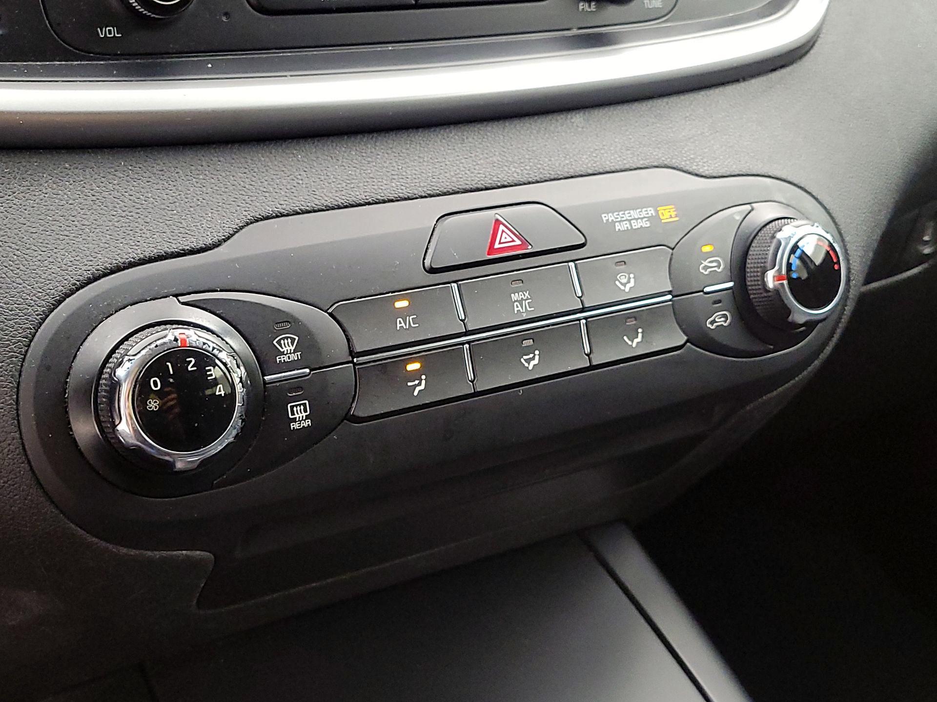 Thumbnail: 2017 Kia Sorento - 16