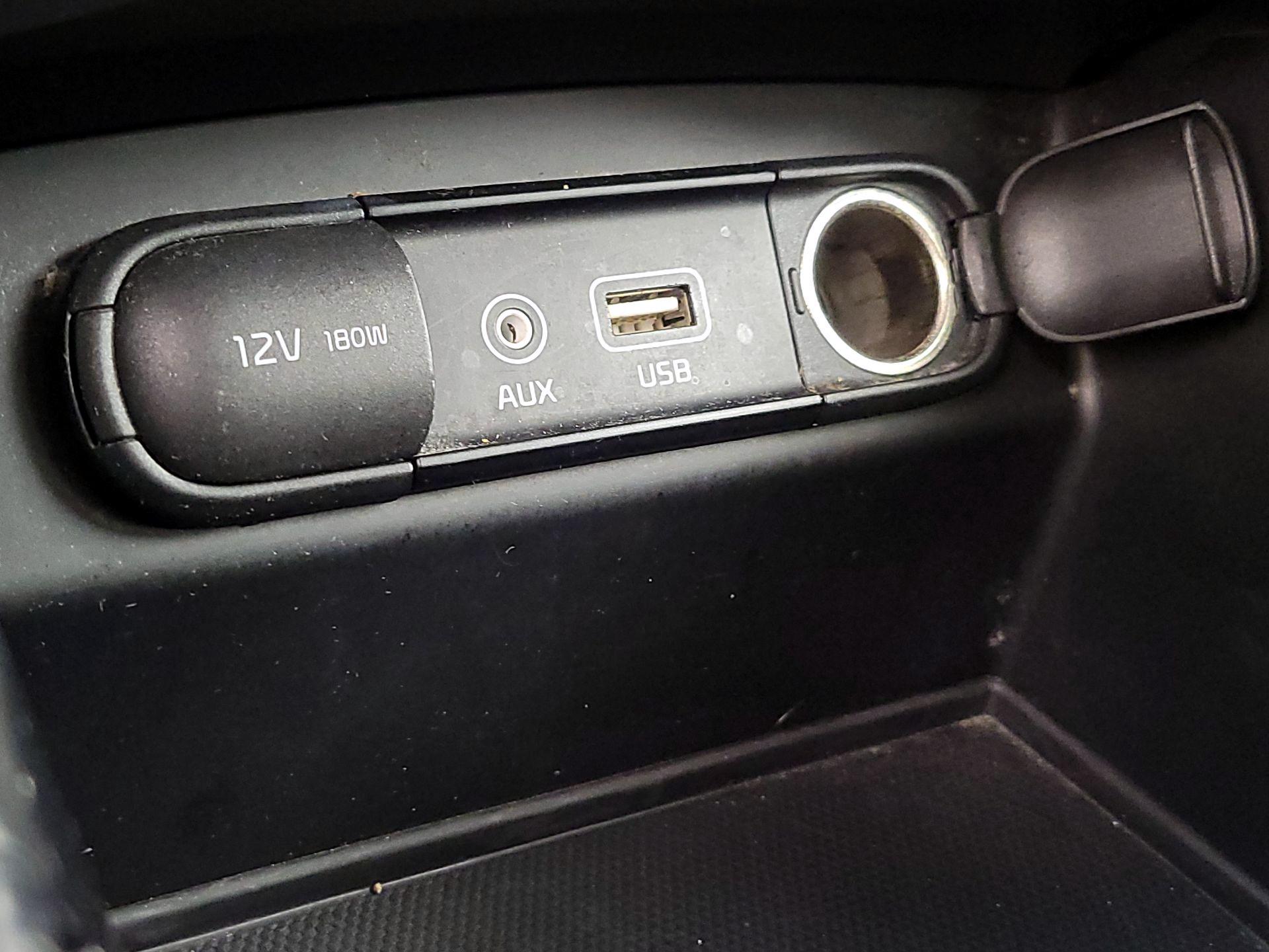 Thumbnail: 2017 Kia Sorento - 18