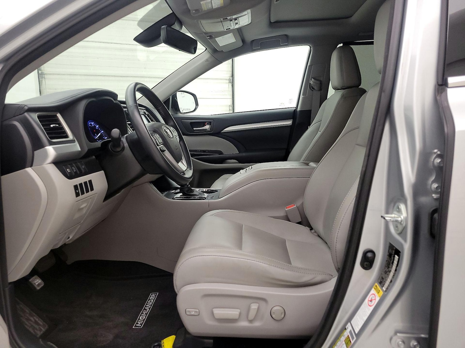 2017 Toyota Highlander XLE - Photo 12