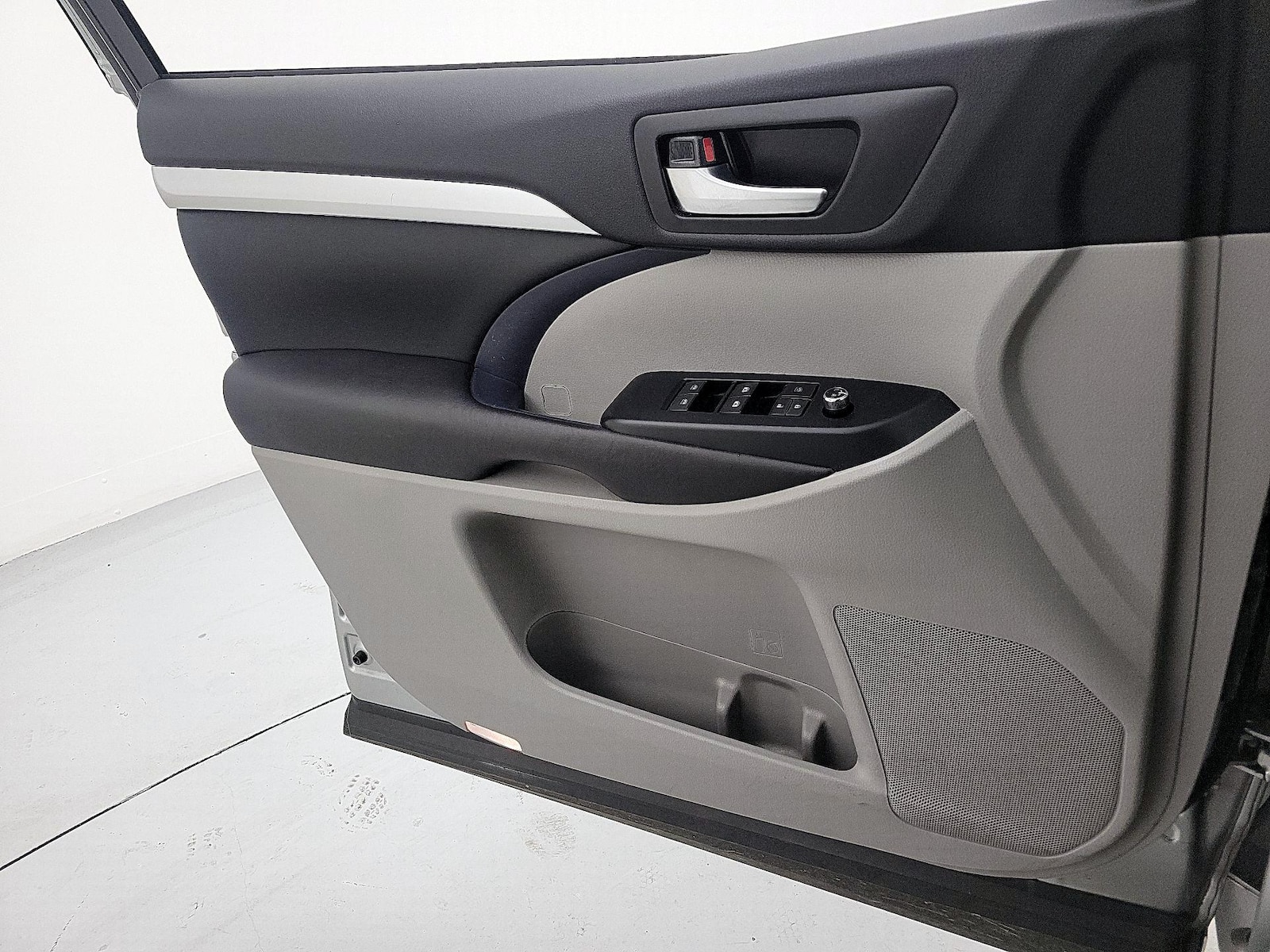 2017 Toyota Highlander XLE - Photo 13