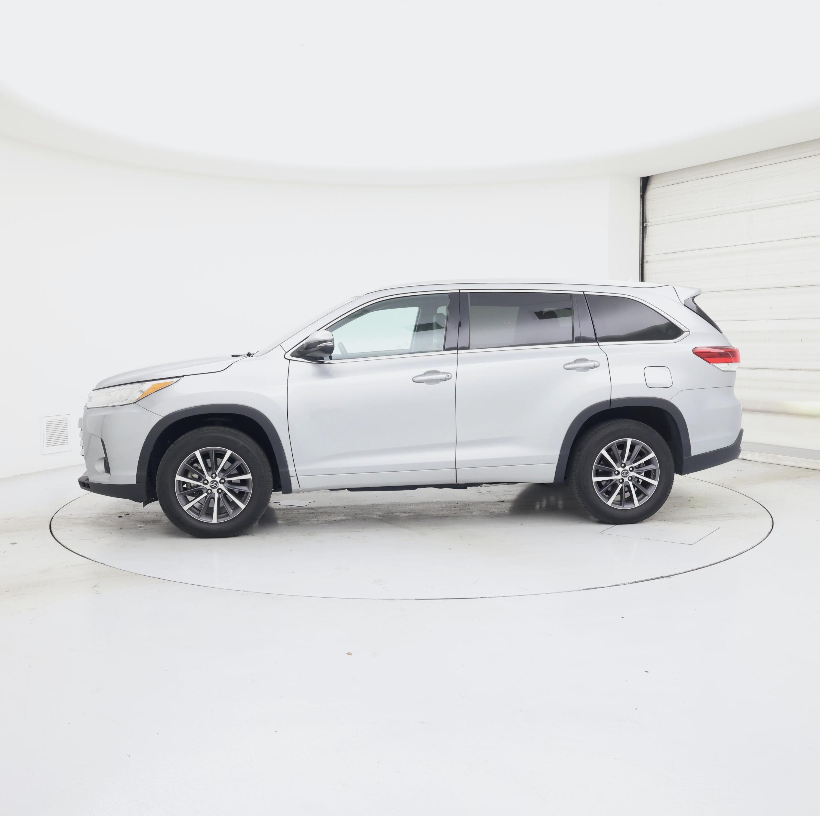 Thumbnail: 2017 Toyota Highlander - 3