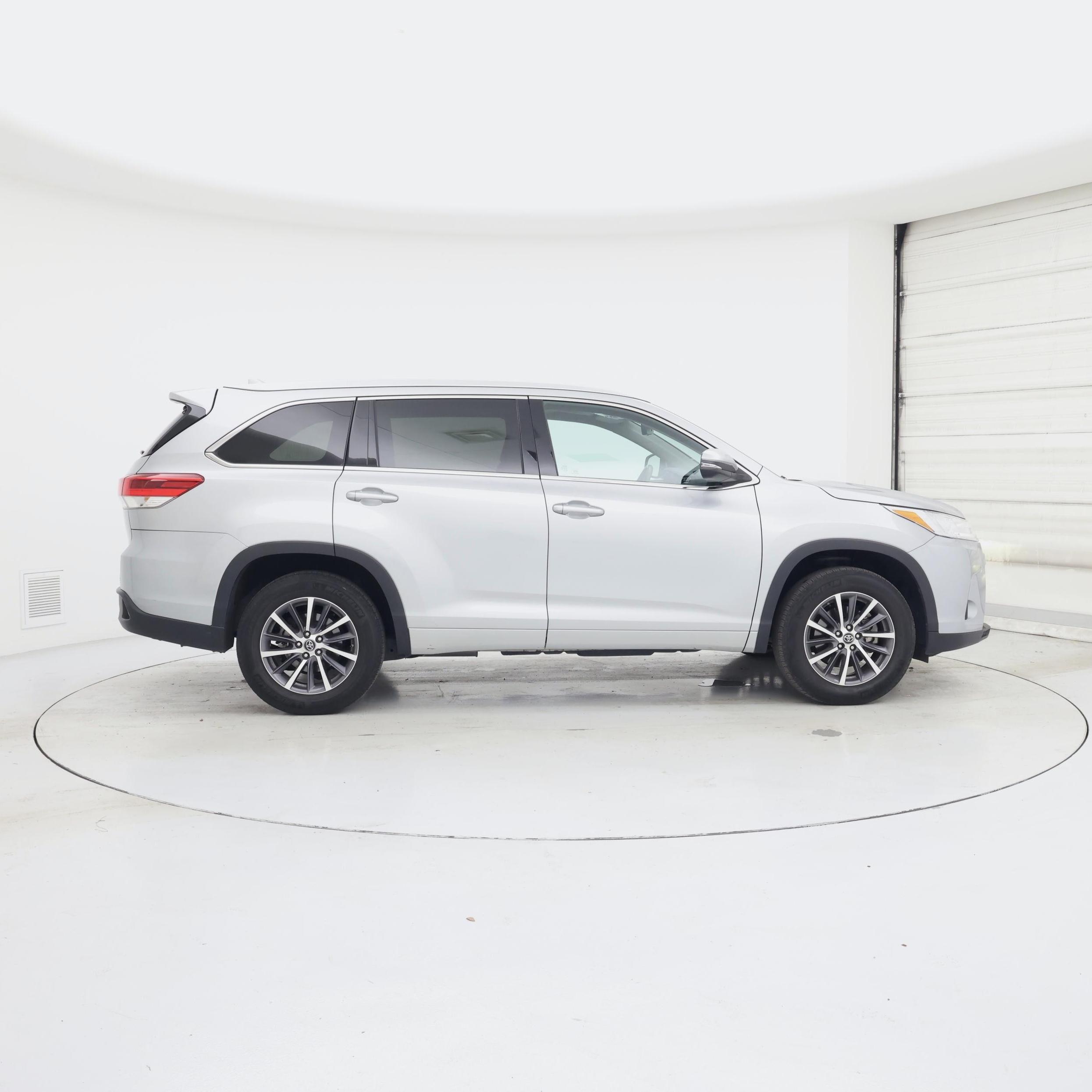 Thumbnail: 2017 Toyota Highlander - 7
