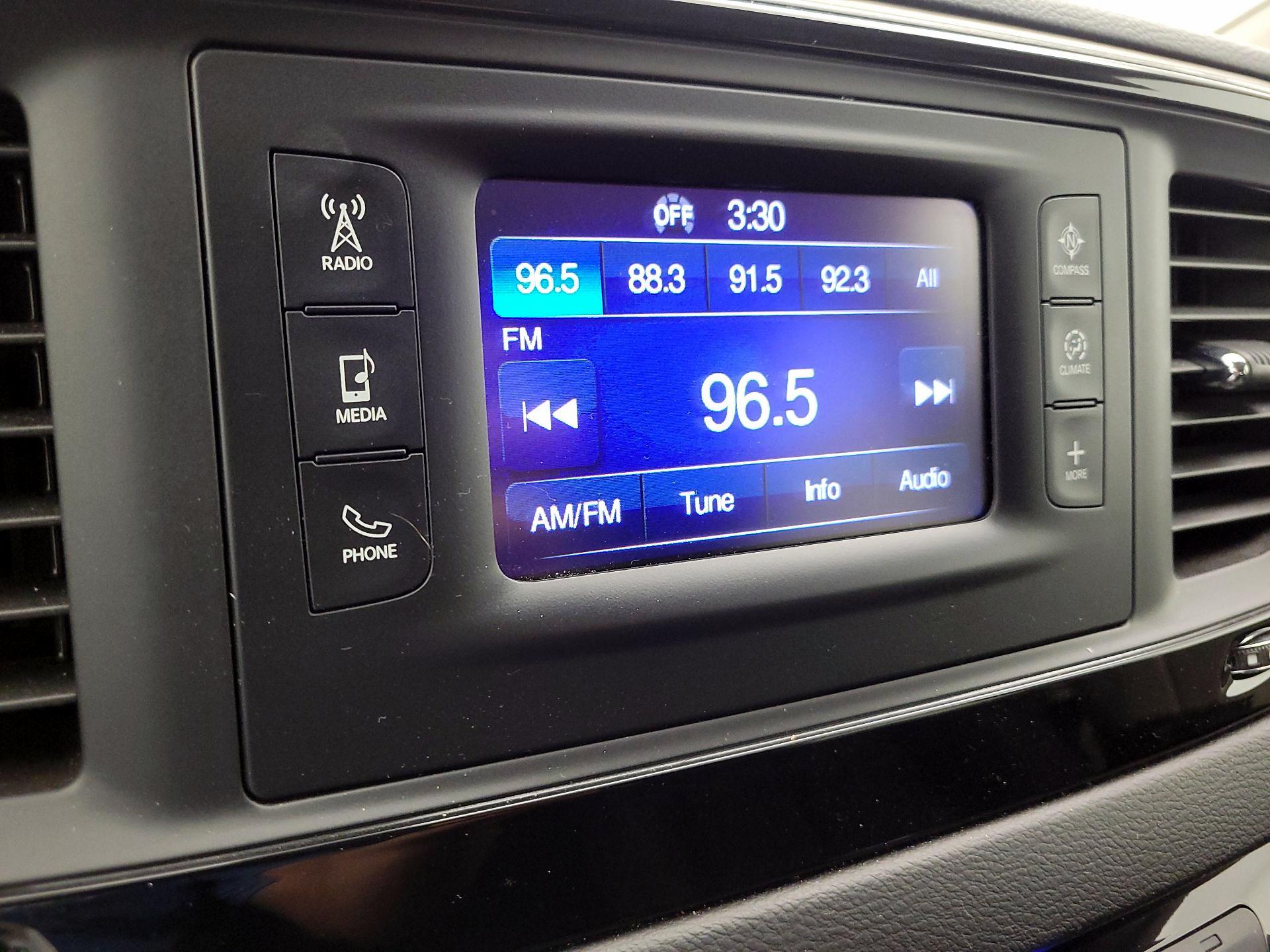 Thumbnail: 2017 Chrysler Pacifica - 15