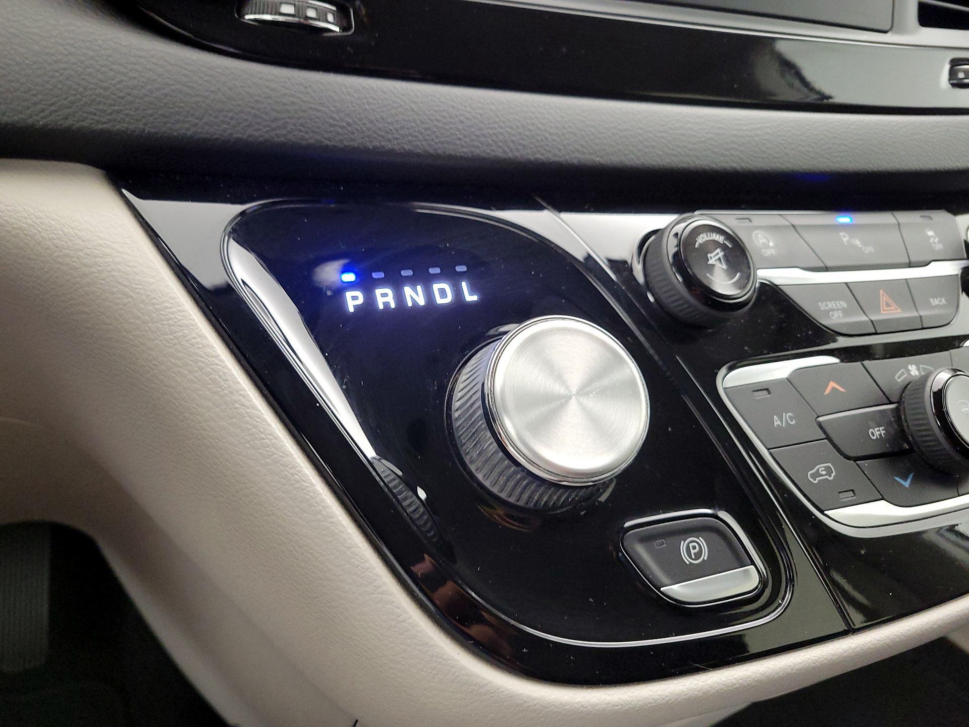 Thumbnail: 2017 Chrysler Pacifica - 17