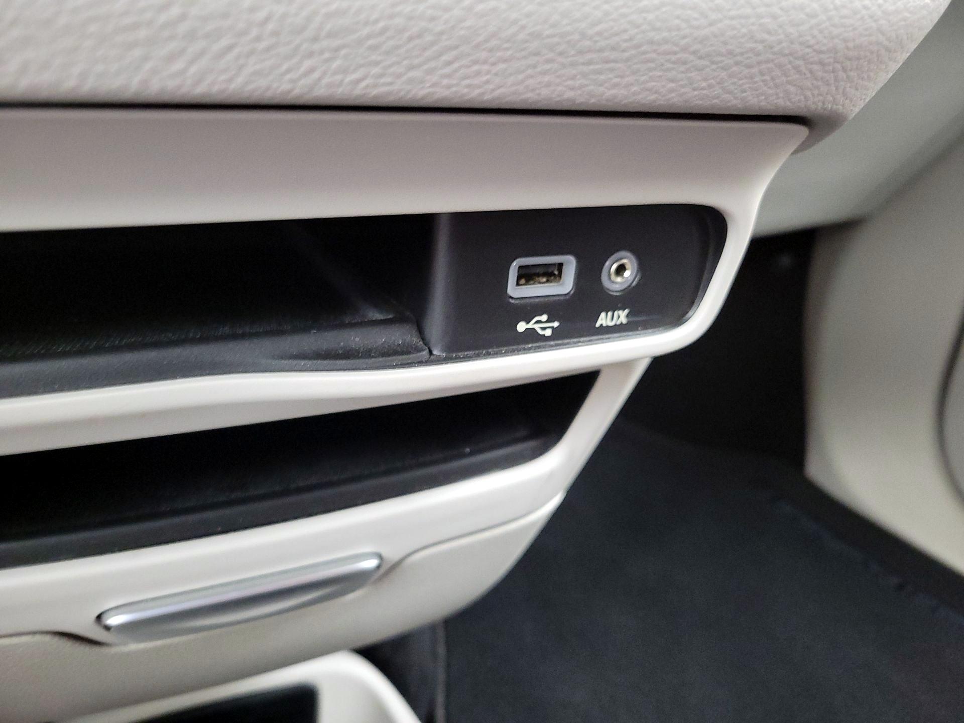Thumbnail: 2017 Chrysler Pacifica - 18