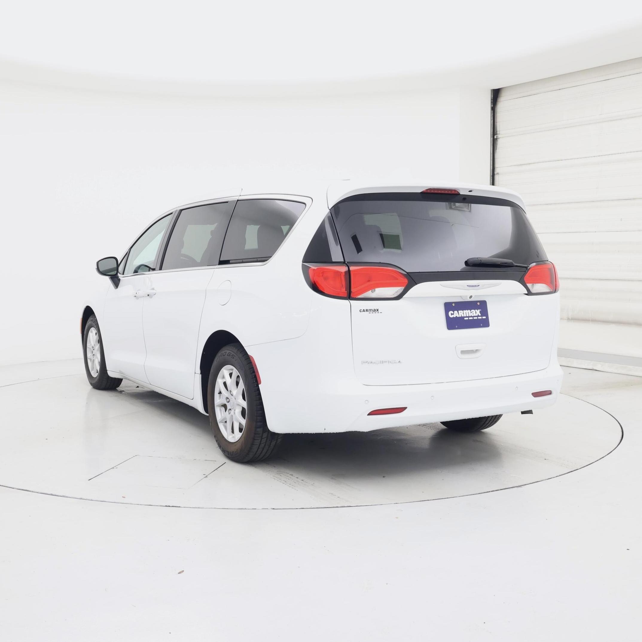 Thumbnail: 2017 Chrysler Pacifica - 2