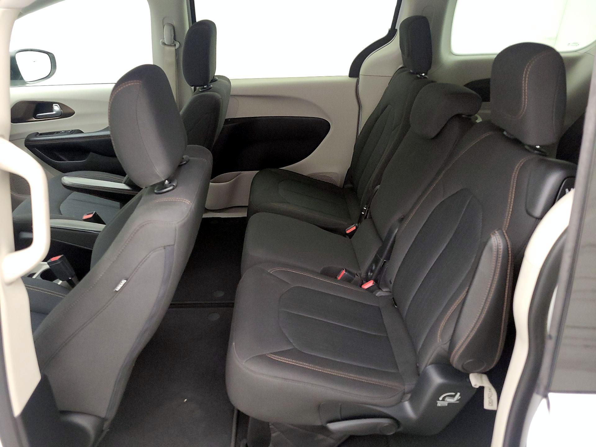 Thumbnail: 2017 Chrysler Pacifica - 19