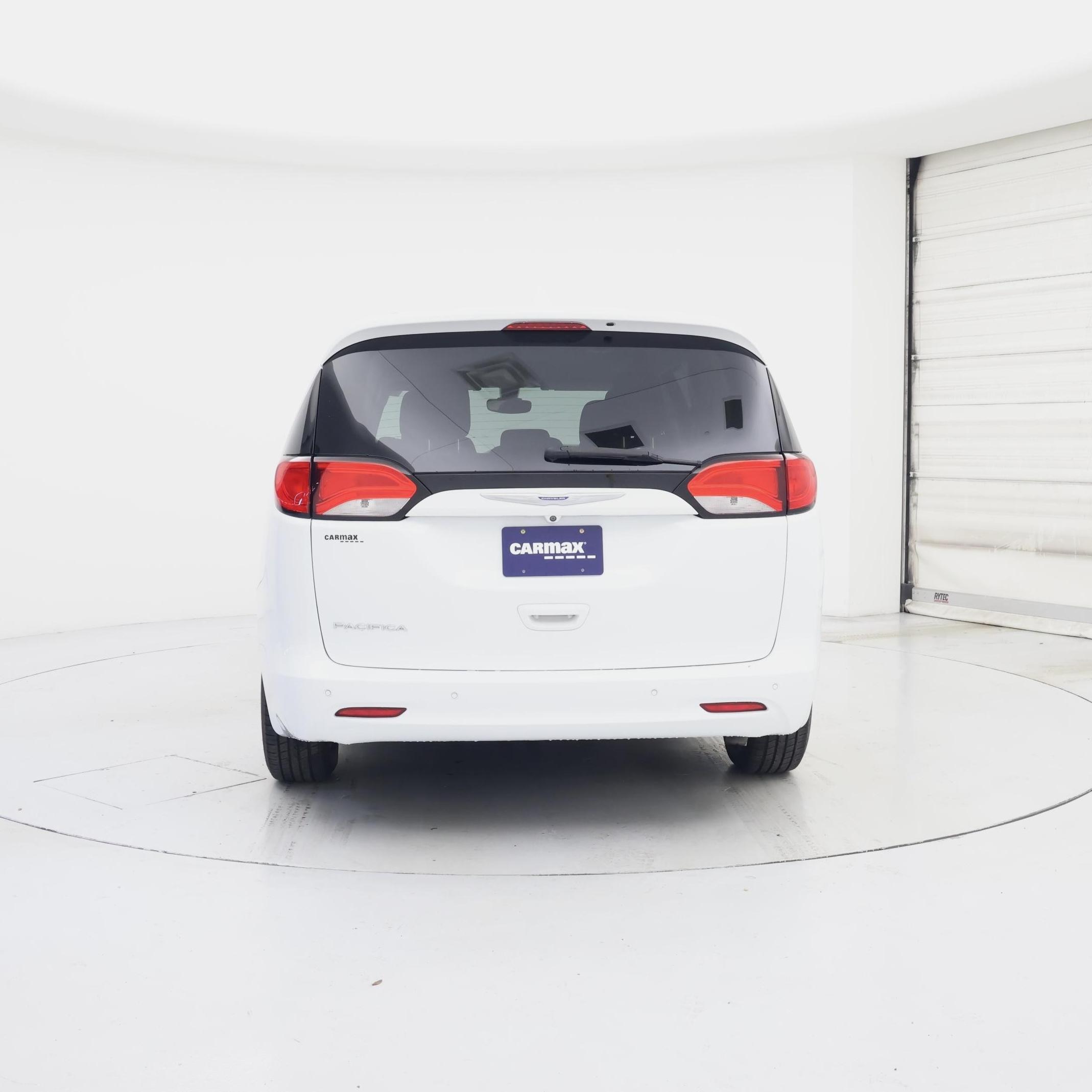 Thumbnail: 2017 Chrysler Pacifica - 6