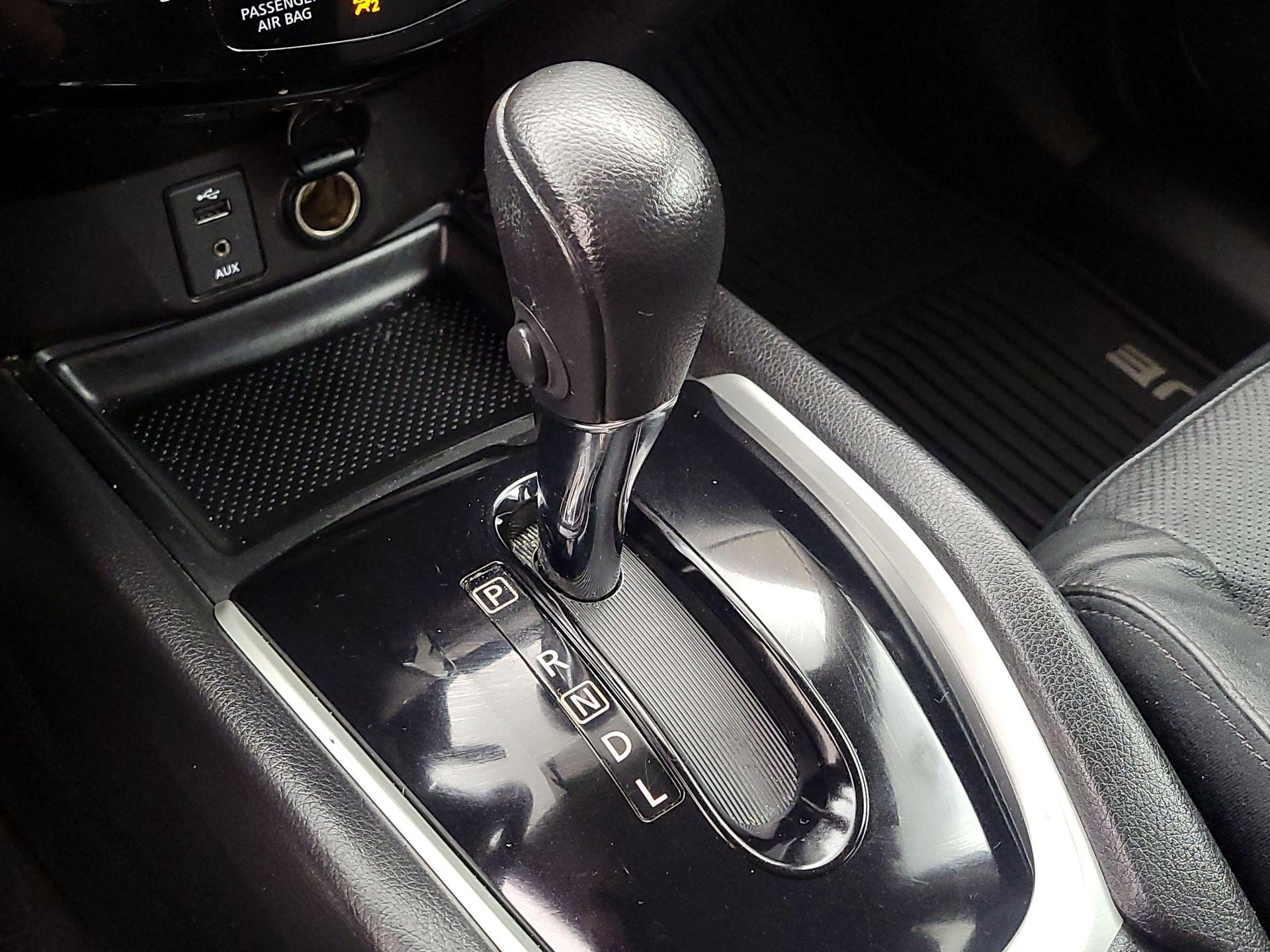 Thumbnail: 2015 Nissan Rogue - 17