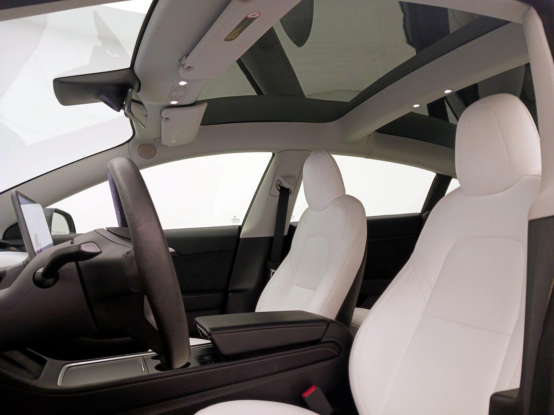 Thumbnail: 2022 Tesla Model 3 - 19