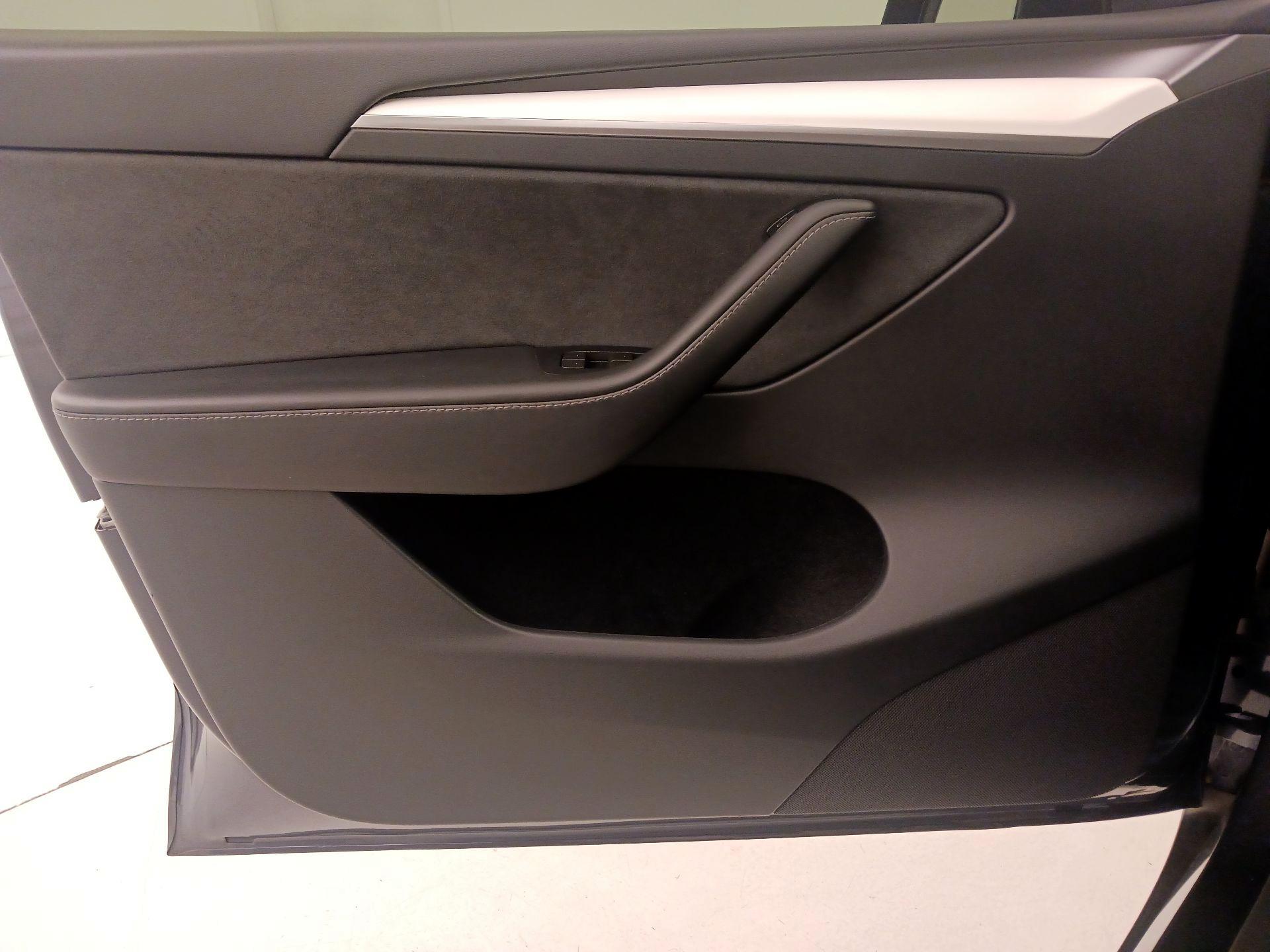 Thumbnail: 2023 Tesla Model Y - 12