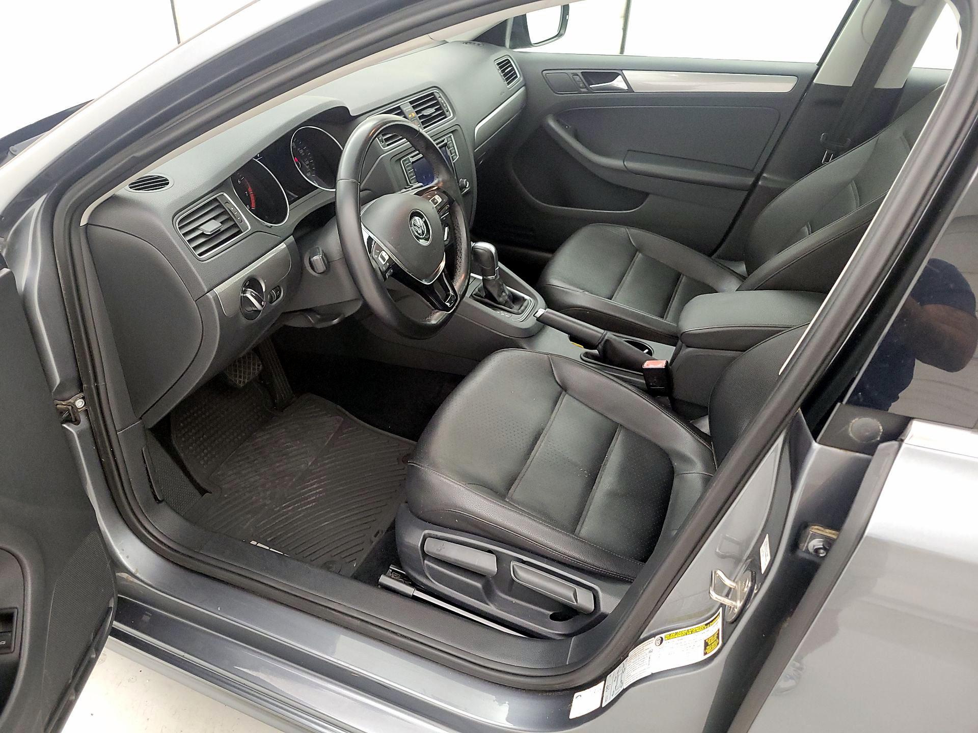 Thumbnail: 2017 Volkswagen Jetta - 11