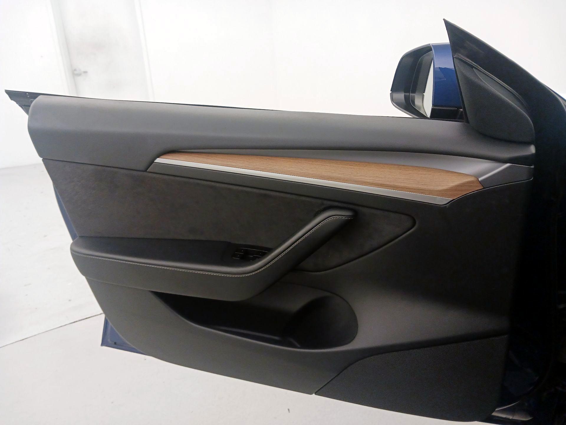 Thumbnail: 2021 Tesla Model 3 - 12