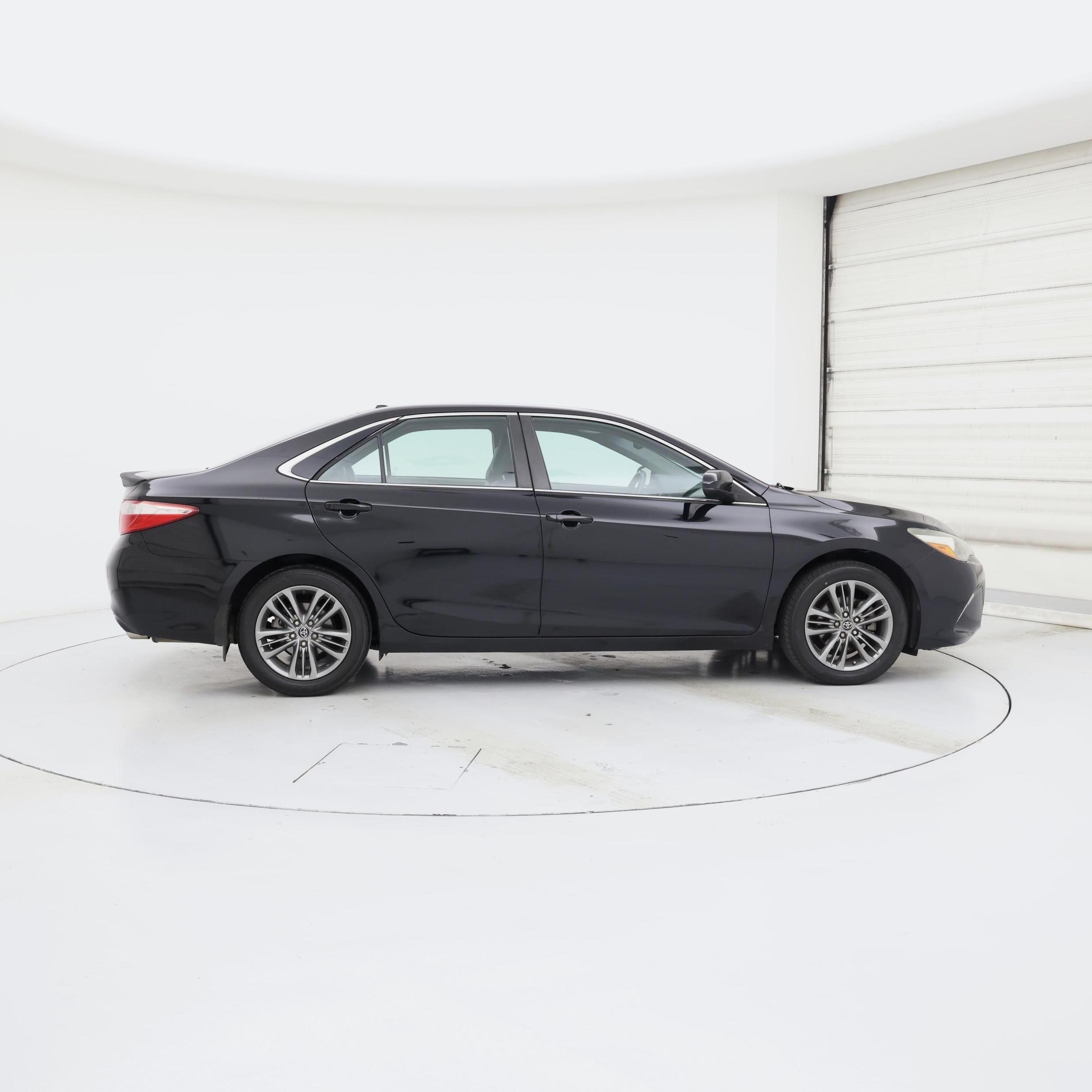 Thumbnail: 2017 Toyota Camry - 7