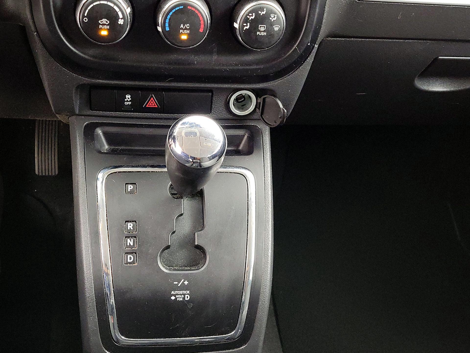 Thumbnail: 2017 Jeep Compass - 16