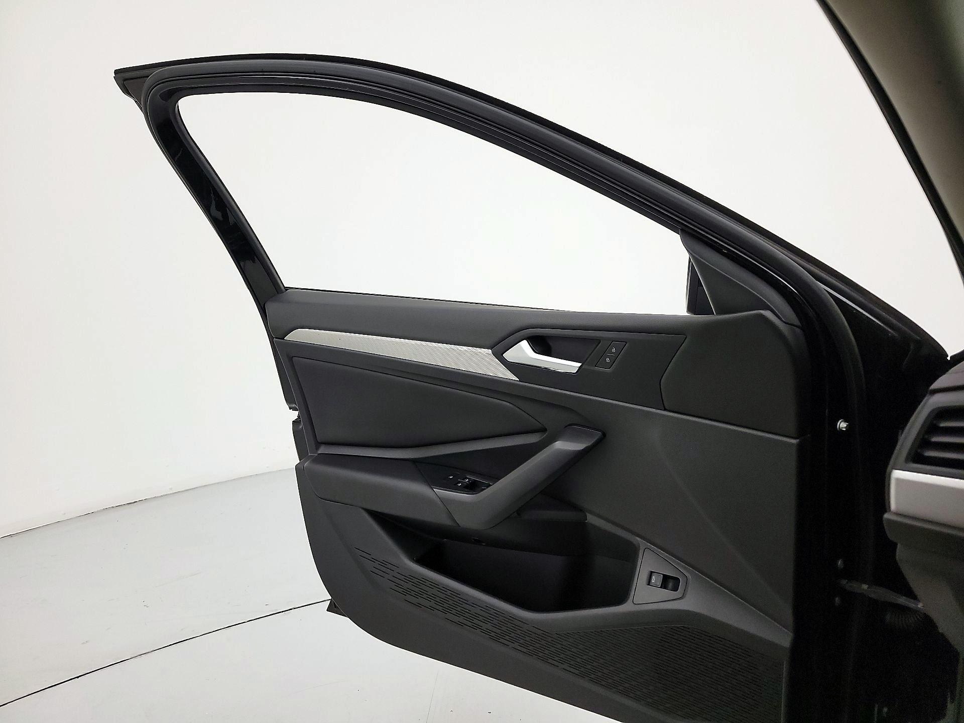 Thumbnail: 2019 Volkswagen Jetta - 12